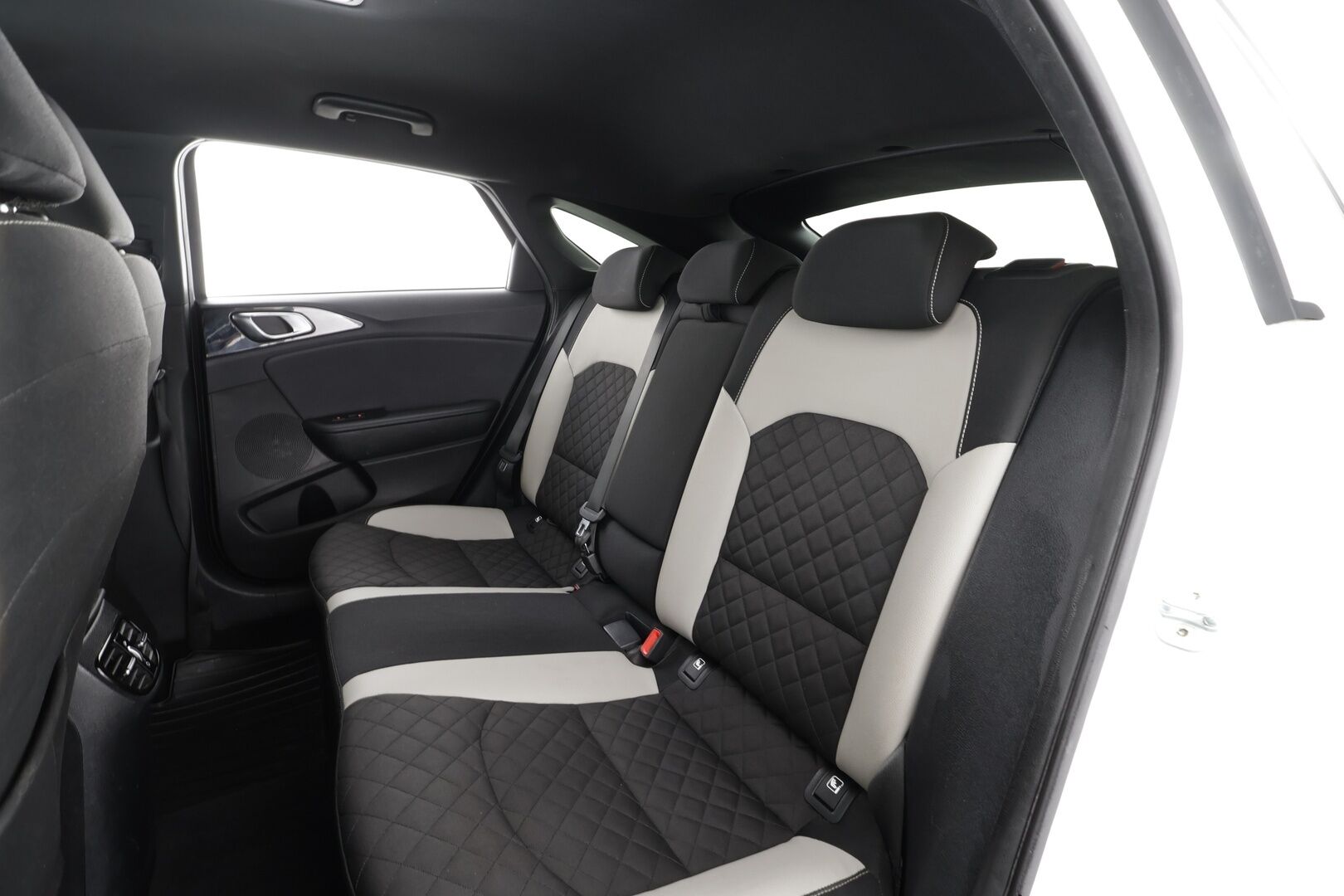 Kia ProCeed 2019 1,4 T-GDI ISG 140hv GT-Line SB EcoDynamics * Peruutuskamera / Navi / LED / Lohko & Sisäpistoke / Vakkari - Suomiauto / 2x Renkaat aluvantein / Hiljattain huollettu!