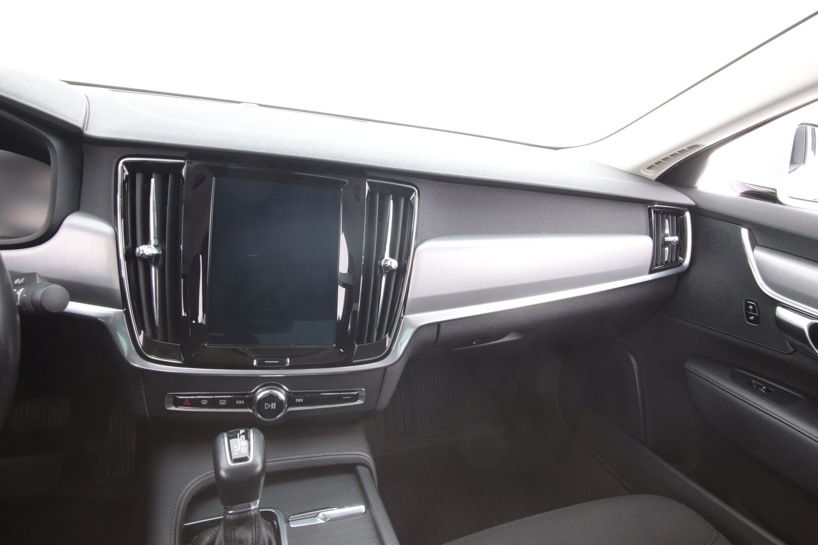 Volvo S90 2019 D3 Business aut * Pilot assist / Webasto / ACC / Navi / LED / Lämm. ohjauspyörä / Tutkat / S.Kontti * - * Suomi auto / Kahdet renkaat ja vanteet / kattavasti huollettu *