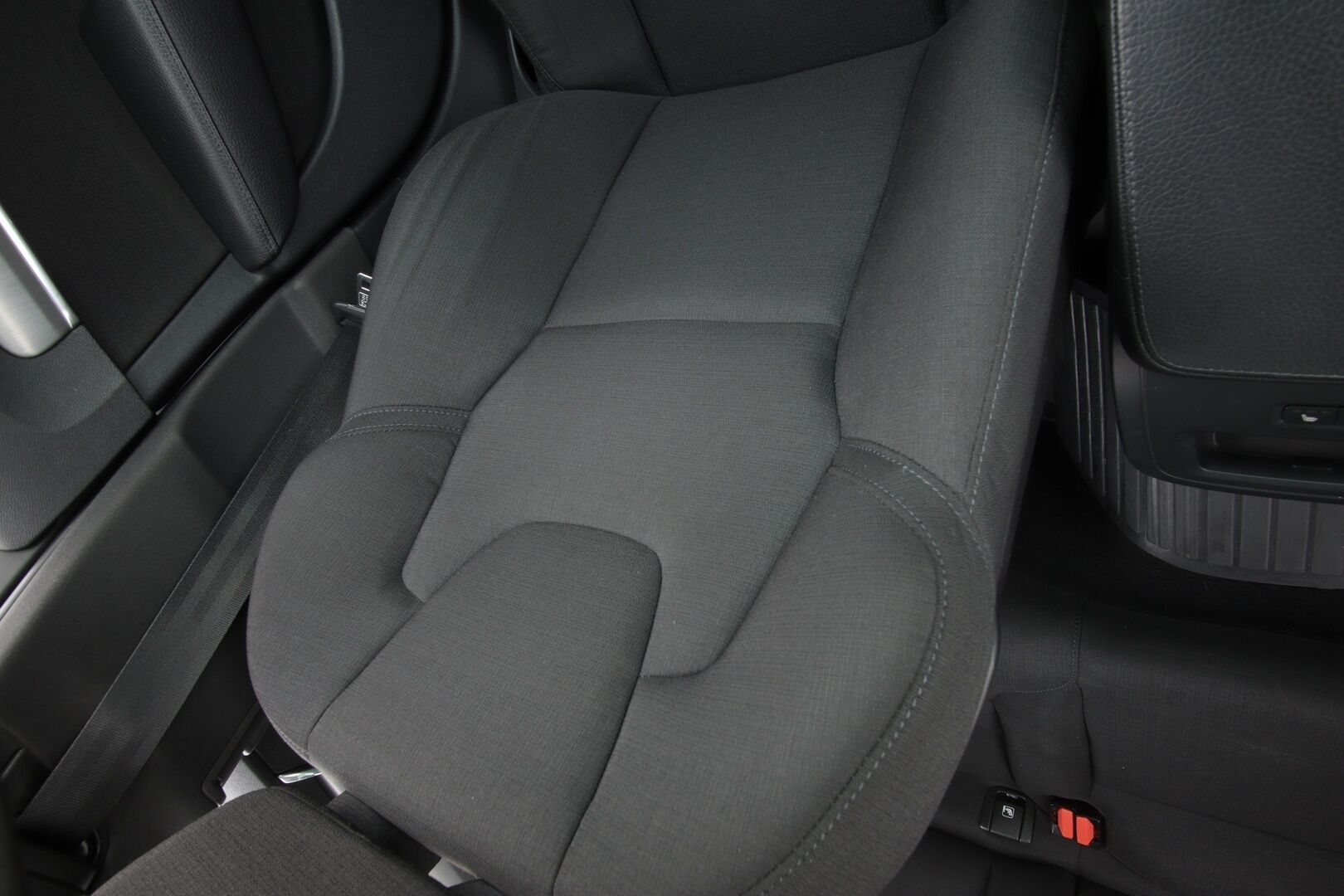 Volvo S90 2019 D3 Business aut * Pilot assist / Webasto / ACC / Navi / LED / Lämm. ohjauspyörä / Tutkat / S.Kontti * - * Suomi auto / Kahdet renkaat ja vanteet / kattavasti huollettu *