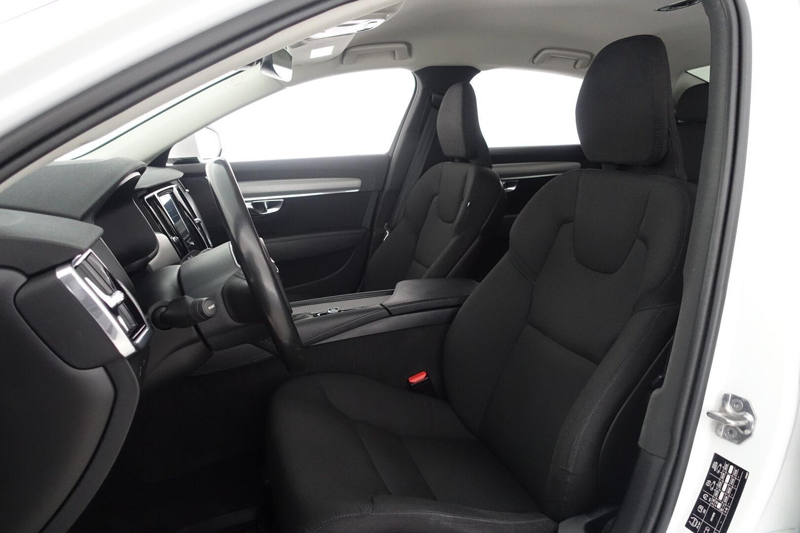 Volvo S90 2019 D3 Business aut * Pilot assist / Webasto / ACC / Navi / LED / Lämm. ohjauspyörä / Tutkat / S.Kontti * - * Suomi auto / Kahdet renkaat ja vanteet / kattavasti huollettu *
