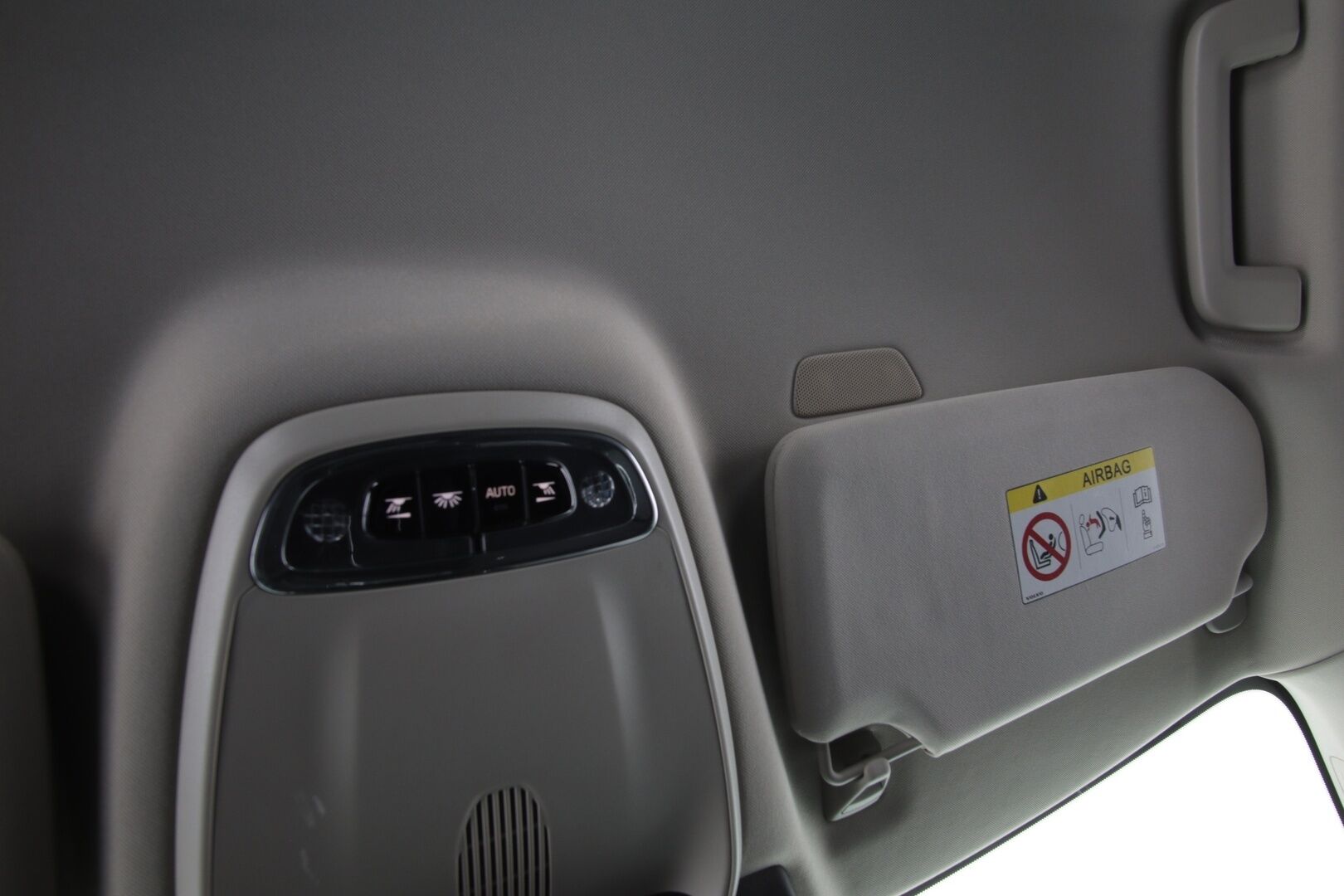 Volvo S90 2019 D3 Business aut * Pilot assist / Webasto / ACC / Navi / LED / Lämm. ohjauspyörä / Tutkat / S.Kontti * - * Suomi auto / Kahdet renkaat ja vanteet / kattavasti huollettu *
