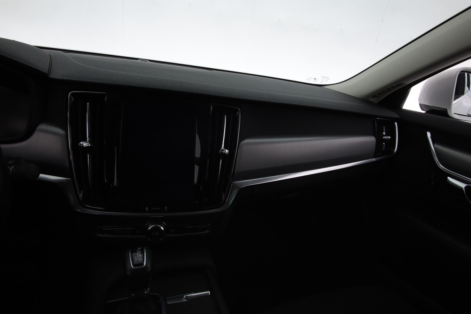 Volvo S90 2019 D3 Business aut * Pilot assist / Webasto / ACC / Navi / LED / Lämm. ohjauspyörä / Tutkat / S.Kontti * - * Suomi auto / Kahdet renkaat ja vanteet / kattavasti huollettu *