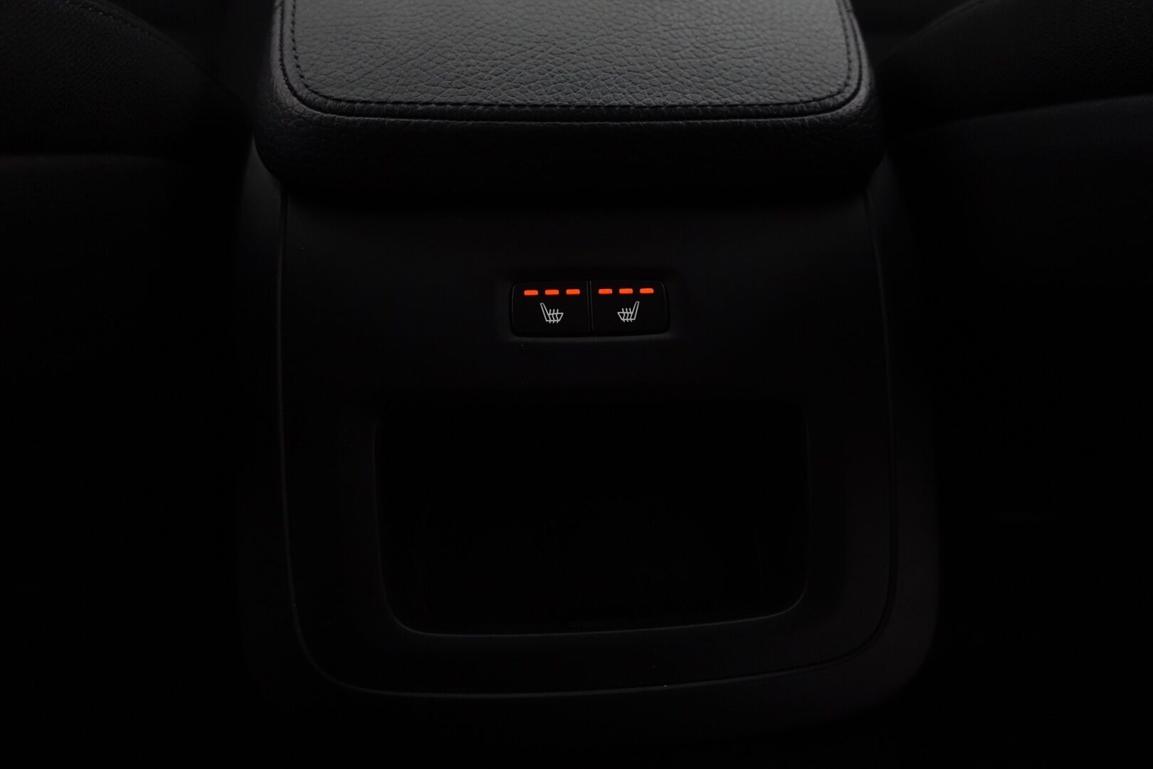 Volvo S90 2019 D3 Business aut * Pilot assist / Webasto / ACC / Navi / LED / Lämm. ohjauspyörä / Tutkat / S.Kontti * - * Suomi auto / Kahdet renkaat ja vanteet / kattavasti huollettu *