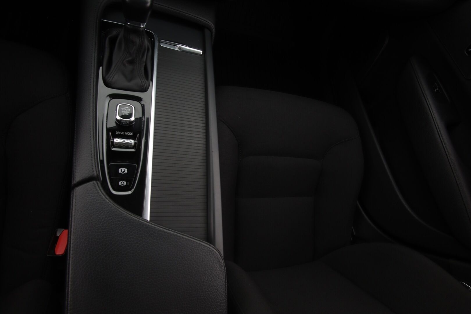 Volvo S90 2019 D3 Business aut * Pilot assist / Webasto / ACC / Navi / LED / Lämm. ohjauspyörä / Tutkat / S.Kontti * - * Suomi auto / Kahdet renkaat ja vanteet / kattavasti huollettu *