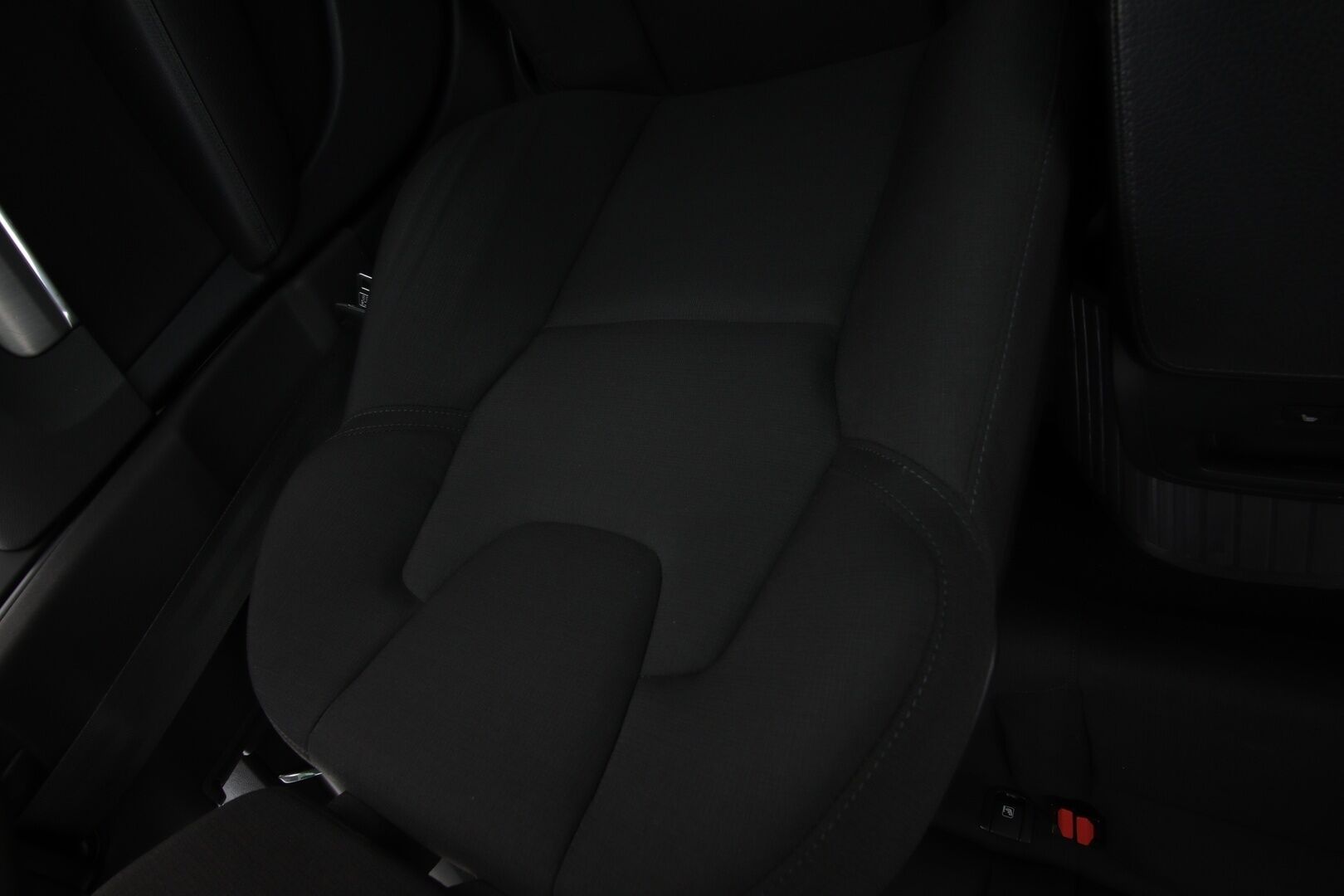 Volvo S90 2019 D3 Business aut * Pilot assist / Webasto / ACC / Navi / LED / Lämm. ohjauspyörä / Tutkat / S.Kontti * - * Suomi auto / Kahdet renkaat ja vanteet / kattavasti huollettu *