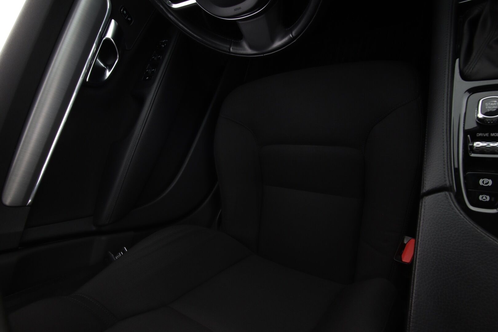 Volvo S90 2019 D3 Business aut * Pilot assist / Webasto / ACC / Navi / LED / Lämm. ohjauspyörä / Tutkat / S.Kontti * - * Suomi auto / Kahdet renkaat ja vanteet / kattavasti huollettu *