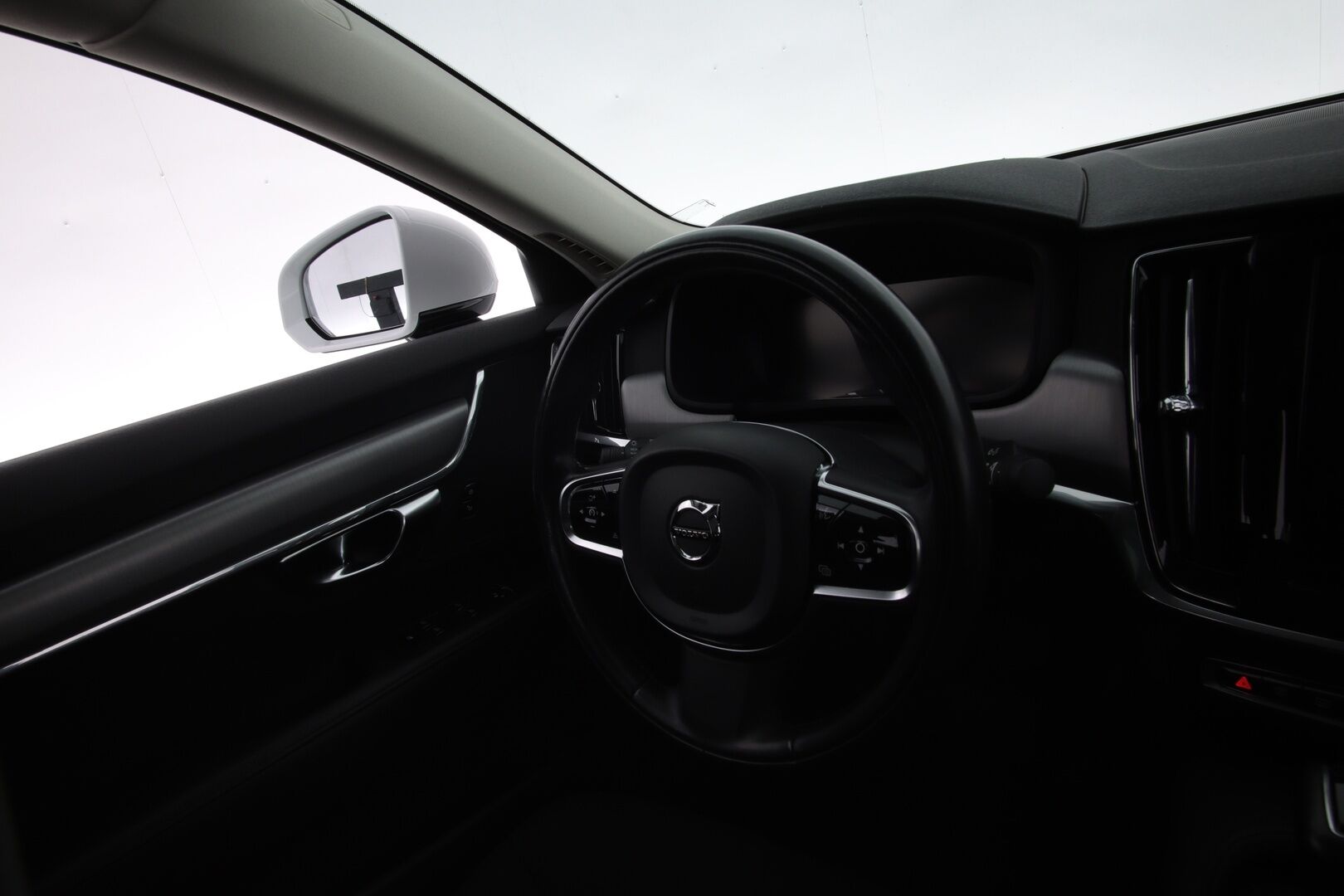 Volvo S90 2019 D3 Business aut * Pilot assist / Webasto / ACC / Navi / LED / Lämm. ohjauspyörä / Tutkat / S.Kontti * - * Suomi auto / Kahdet renkaat ja vanteet / kattavasti huollettu *