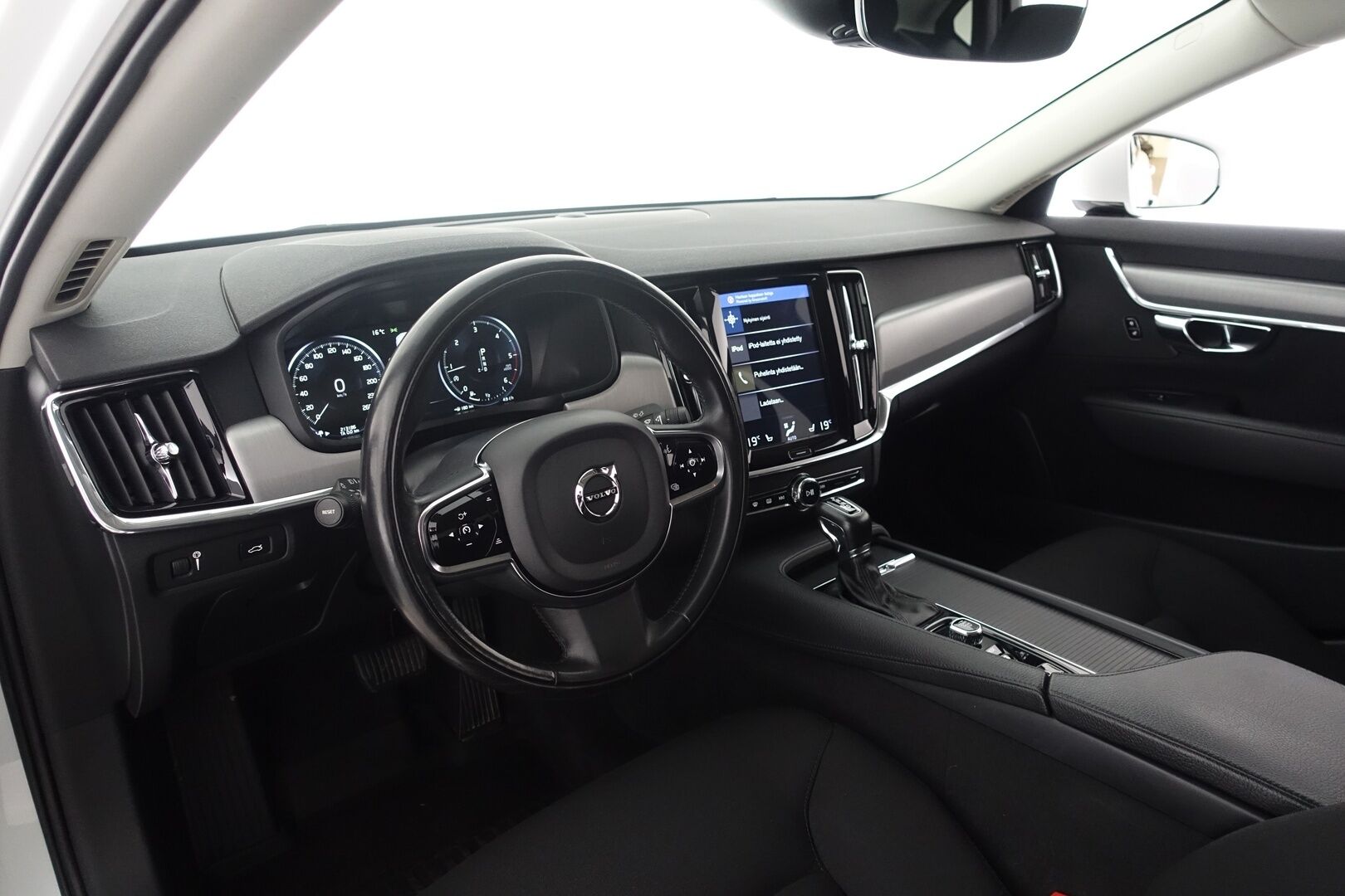 Volvo S90 2019 D3 Business aut * Pilot assist / Webasto / ACC / Navi / LED / Lämm. ohjauspyörä / Tutkat / S.Kontti * - * Suomi auto / Kahdet renkaat ja vanteet / kattavasti huollettu *