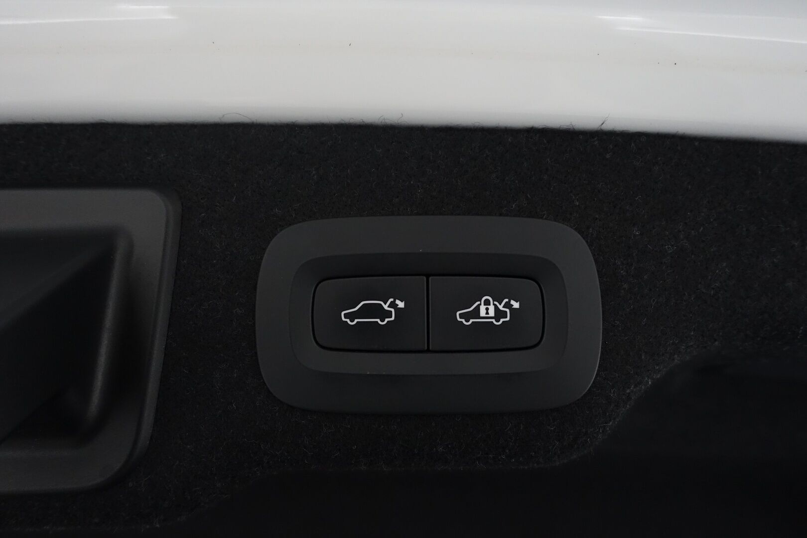 Volvo S90 2019 D3 Business aut * Pilot assist / Webasto / ACC / Navi / LED / Lämm. ohjauspyörä / Tutkat / S.Kontti * - * Suomi auto / Kahdet renkaat ja vanteet / kattavasti huollettu *