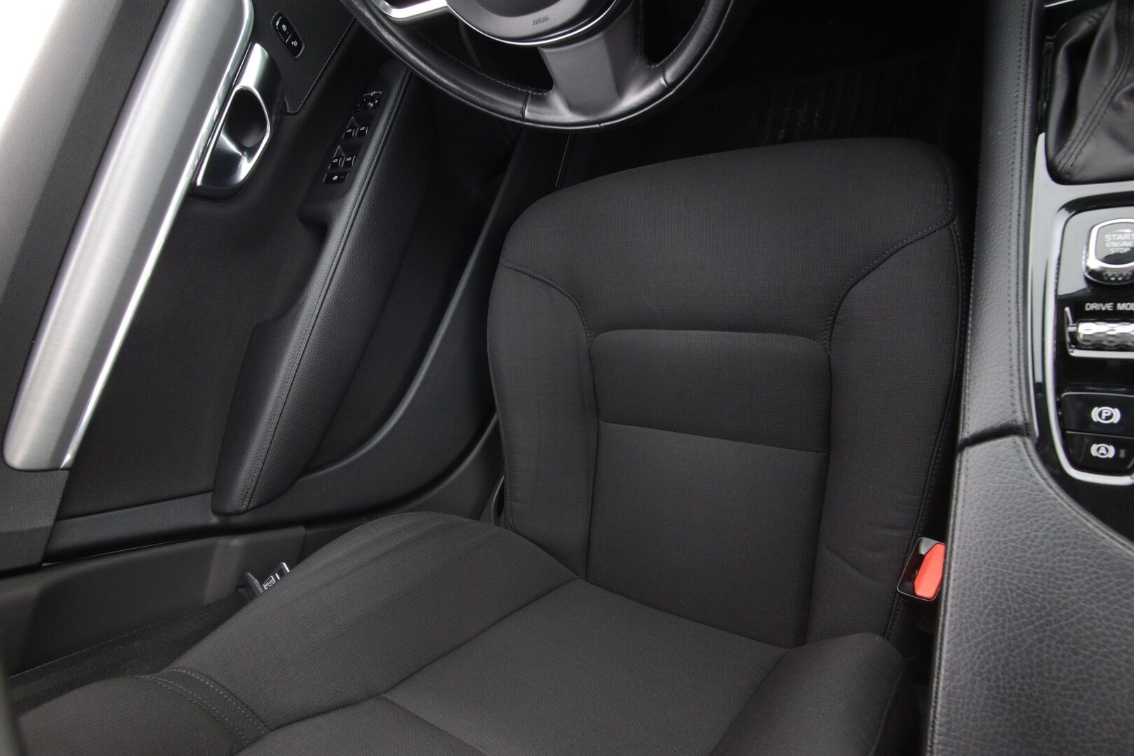 Volvo S90 2019 D3 Business aut * Pilot assist / Webasto / ACC / Navi / LED / Lämm. ohjauspyörä / Tutkat / S.Kontti * - * Suomi auto / Kahdet renkaat ja vanteet / kattavasti huollettu *