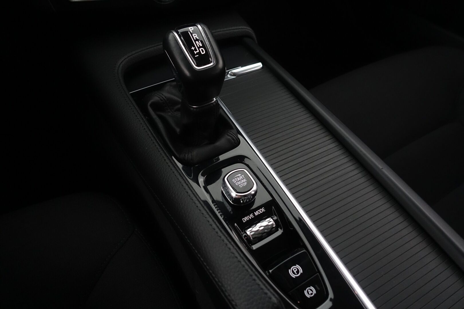 Volvo S90 2019 D3 Business aut * Pilot assist / Webasto / ACC / Navi / LED / Lämm. ohjauspyörä / Tutkat / S.Kontti * - * Suomi auto / Kahdet renkaat ja vanteet / kattavasti huollettu *
