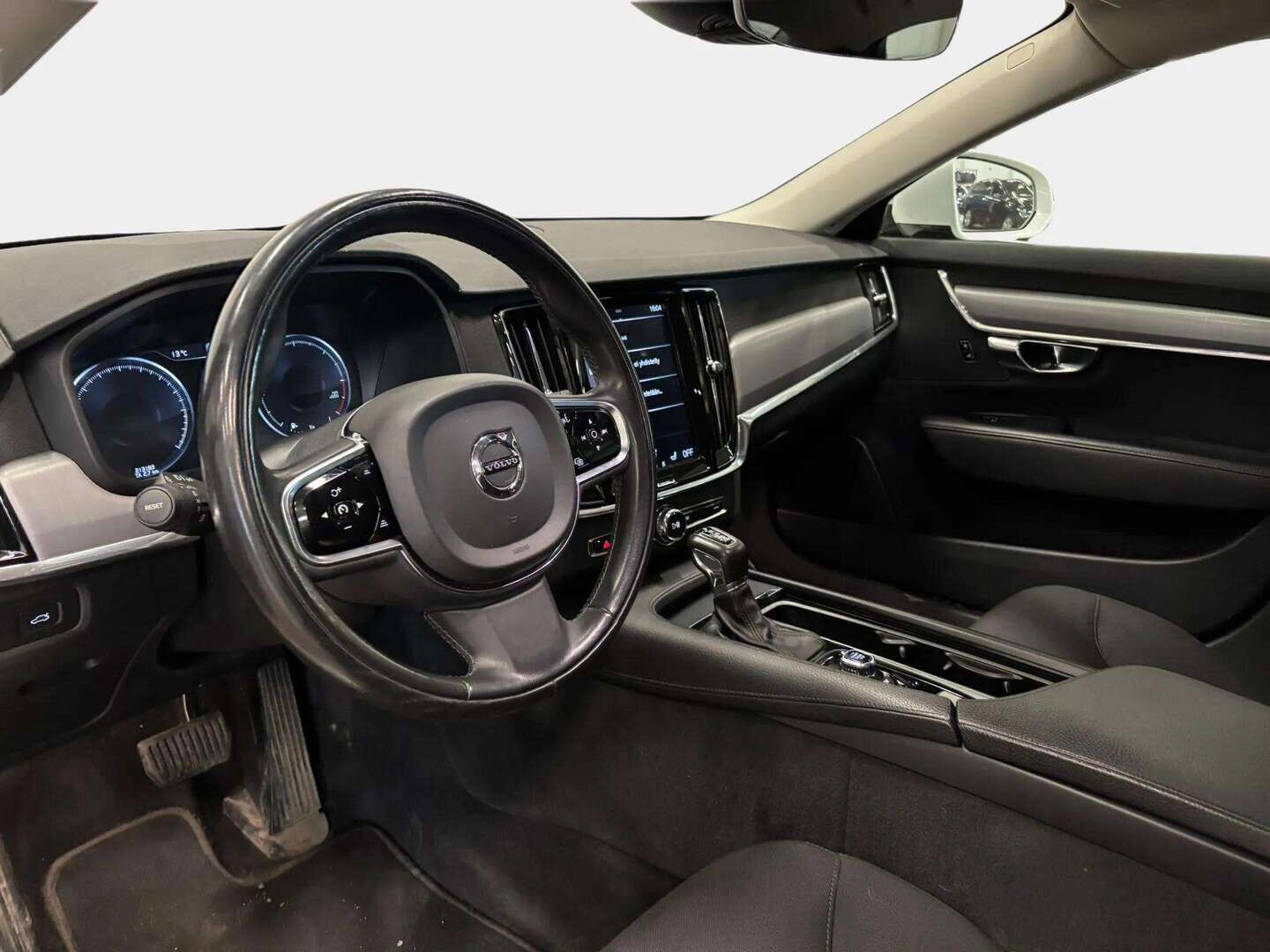 Volvo S90 2019 D3 Business aut * Pilot assist / Webasto / Navi / LED / Lämm. ohjauspyörä / Tutkat * - * Suomi auto / Kahdet renkaat ja vanteet / kattavasti huollettu *