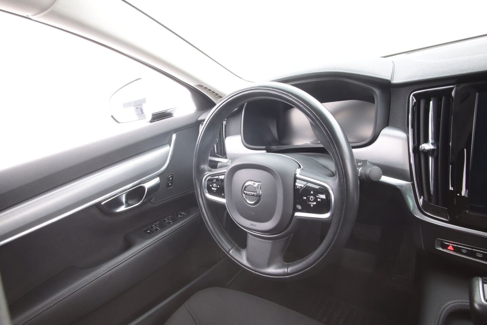 Volvo S90 2019 D3 Business aut * Pilot assist / Webasto / ACC / Navi / LED / Lämm. ohjauspyörä / Tutkat / S.Kontti * - * Suomi auto / Kahdet renkaat ja vanteet / kattavasti huollettu *