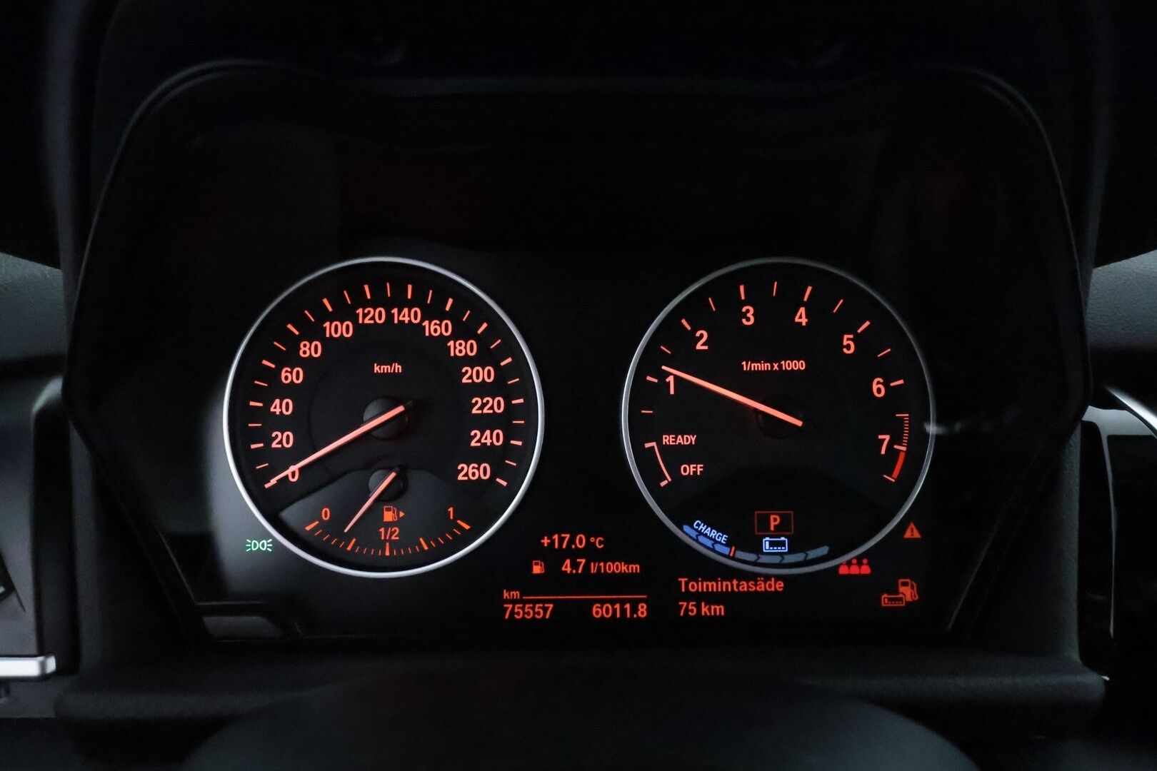 BMW 225 2017 F45 Active Tourer 225xe A **Vakkari / P.tutkat / Navi / Sporttipenkit / Ambient Lights** - Merkkihuollettu / Kahdet Renkaat