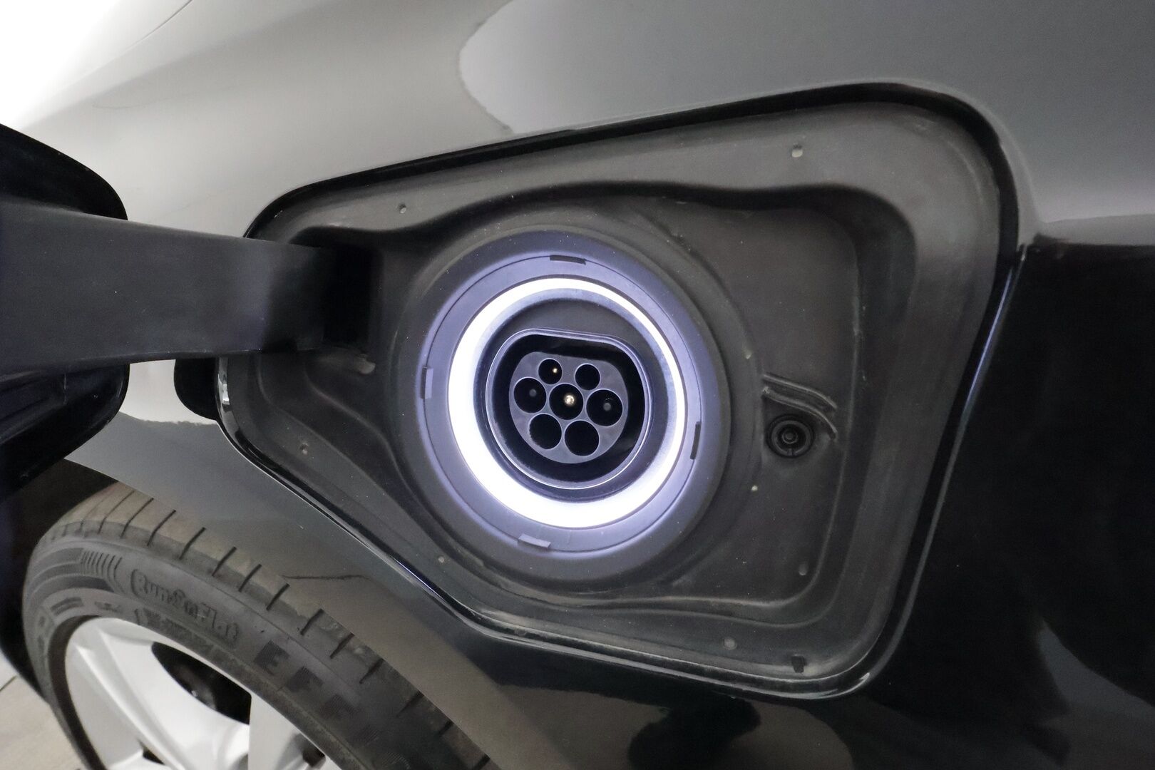 BMW 225 2017 F45 Active Tourer 225xe A **Vakkari / P.tutkat / Navi / Sporttipenkit / Ambient Lights** - Merkkihuollettu / Kahdet Renkaat
