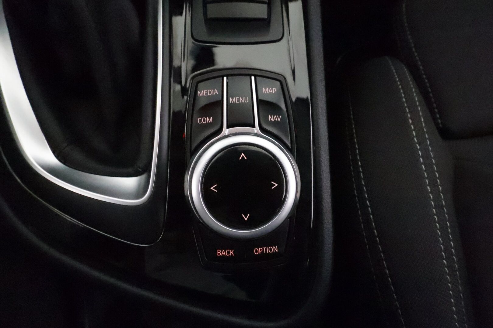 BMW 225 2017 F45 Active Tourer 225xe A **Vakkari / P.tutkat / Navi / Sporttipenkit / Ambient Lights** - Merkkihuollettu / Kahdet Renkaat