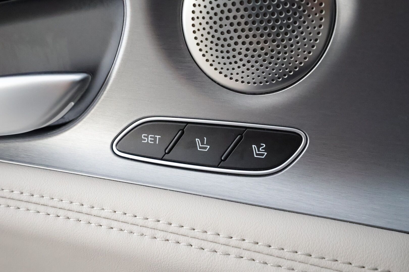 Kia Stinger 2019 3,3 T-GDI AWD GT A/T * ACC / 360° / H&K / HUD / Muistipenkki / LED / Navi / Ilmastoidut nahat / Lasikattoluukku  / KeylessGo * - Suomi-auto / Kahdet renkaat aluvanteilla / Merkkihuollettu