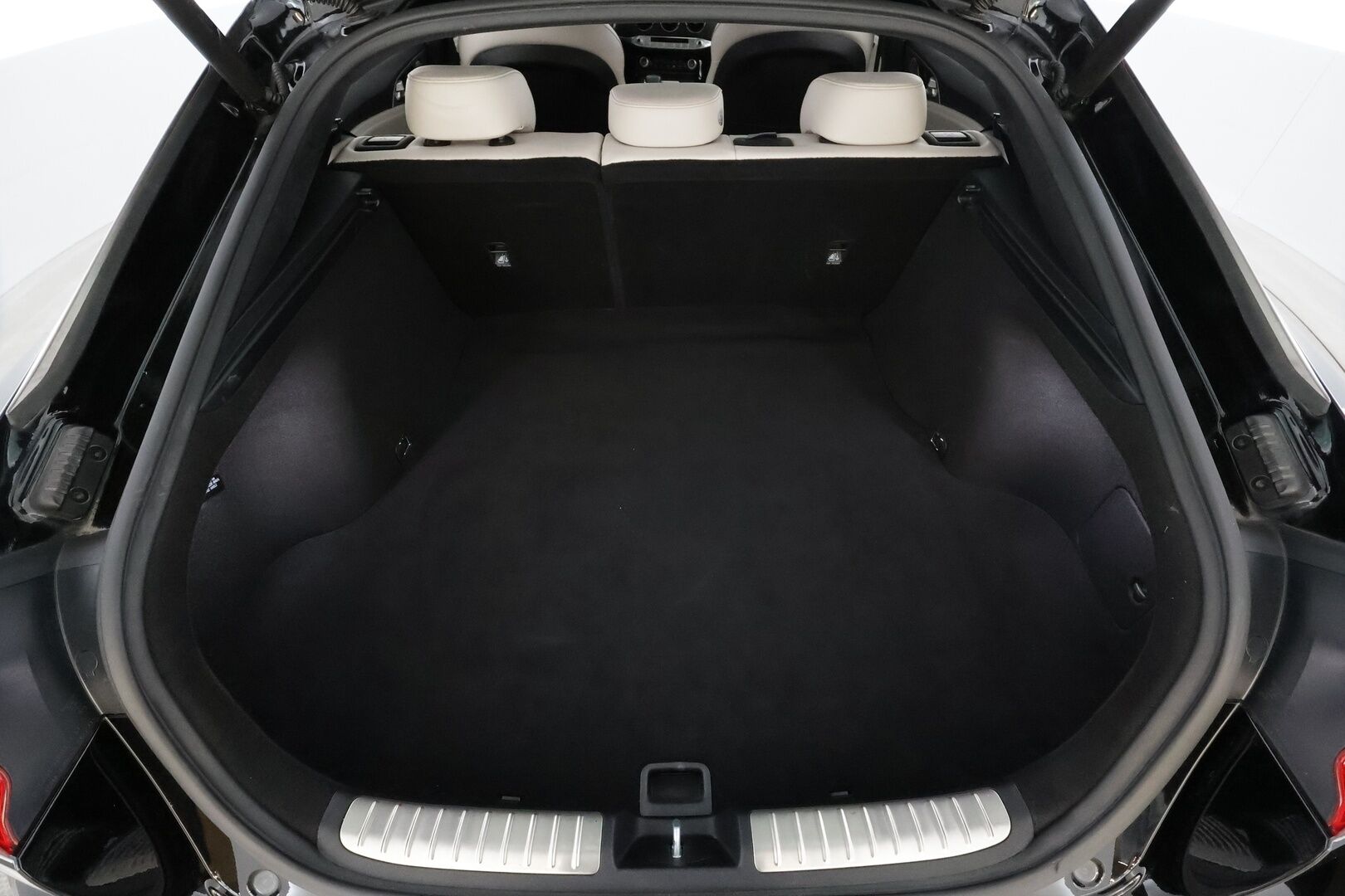 Kia Stinger 2019 3,3 T-GDI AWD GT A/T * ACC / 360° / H&K / HUD / Muistipenkki / LED / Navi / Ilmastoidut nahat / Lasikattoluukku  / KeylessGo * - Suomi-auto / Kahdet renkaat aluvanteilla / Merkkihuollettu