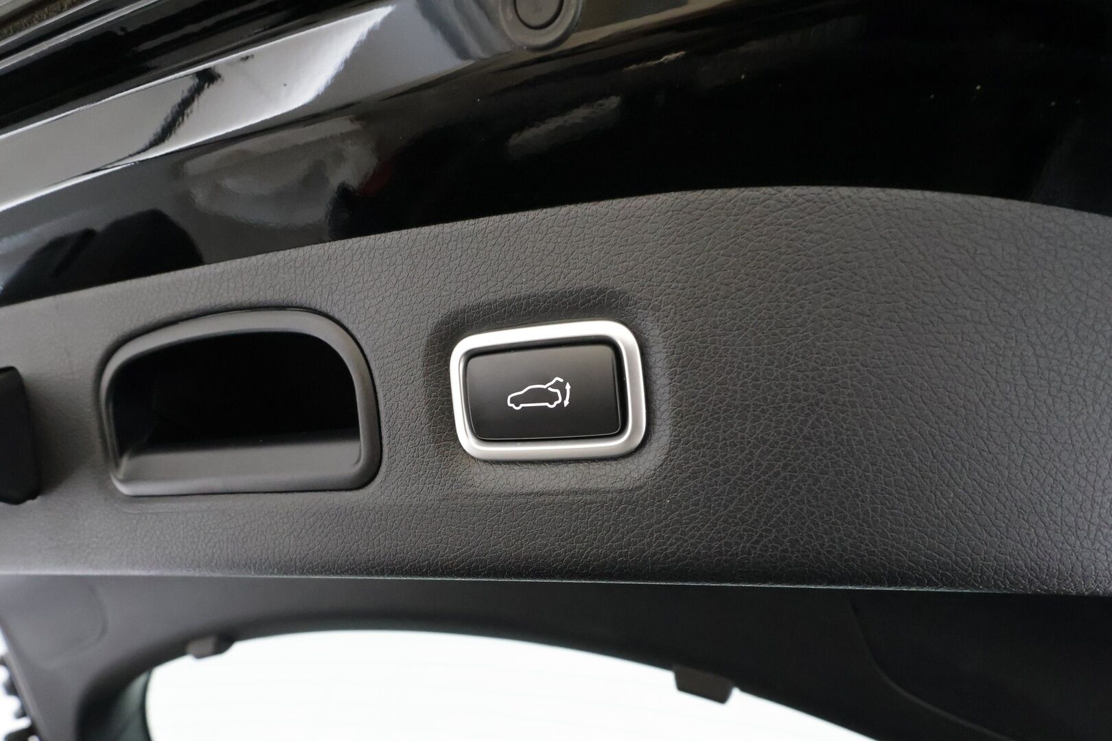 Kia Stinger 2019 3,3 T-GDI AWD GT A/T * ACC / 360° / H&K / HUD / Muistipenkki / LED / Navi / Ilmastoidut nahat / Lasikattoluukku  / KeylessGo * - Suomi-auto / Kahdet renkaat aluvanteilla / Merkkihuollettu