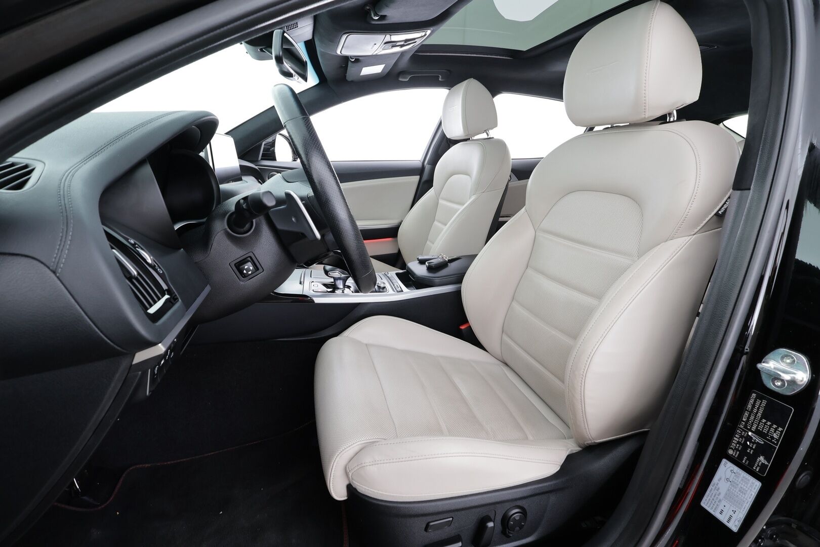 Kia Stinger 2019 3,3 T-GDI AWD GT A/T * ACC / 360° / H&K / HUD / Muistipenkki / LED / Navi / Ilmastoidut nahat / Lasikattoluukku  / KeylessGo * - Suomi-auto / Kahdet renkaat aluvanteilla / Merkkihuollettu