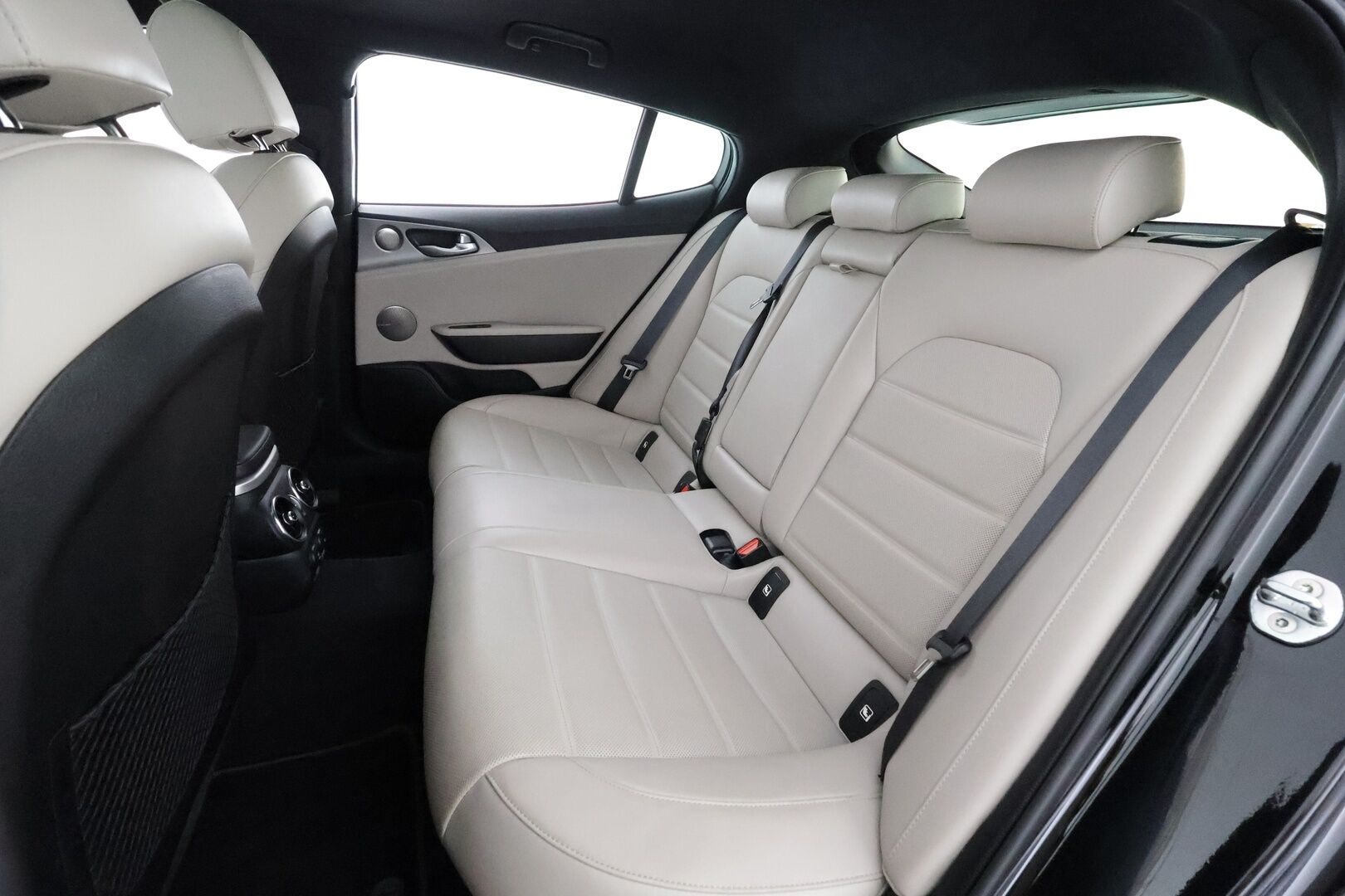 Kia Stinger 2019 3,3 T-GDI AWD GT A/T * ACC / 360° / H&K / HUD / Muistipenkki / LED / Navi / Ilmastoidut nahat / Lasikattoluukku  / KeylessGo * - Suomi-auto / Kahdet renkaat aluvanteilla / Merkkihuollettu