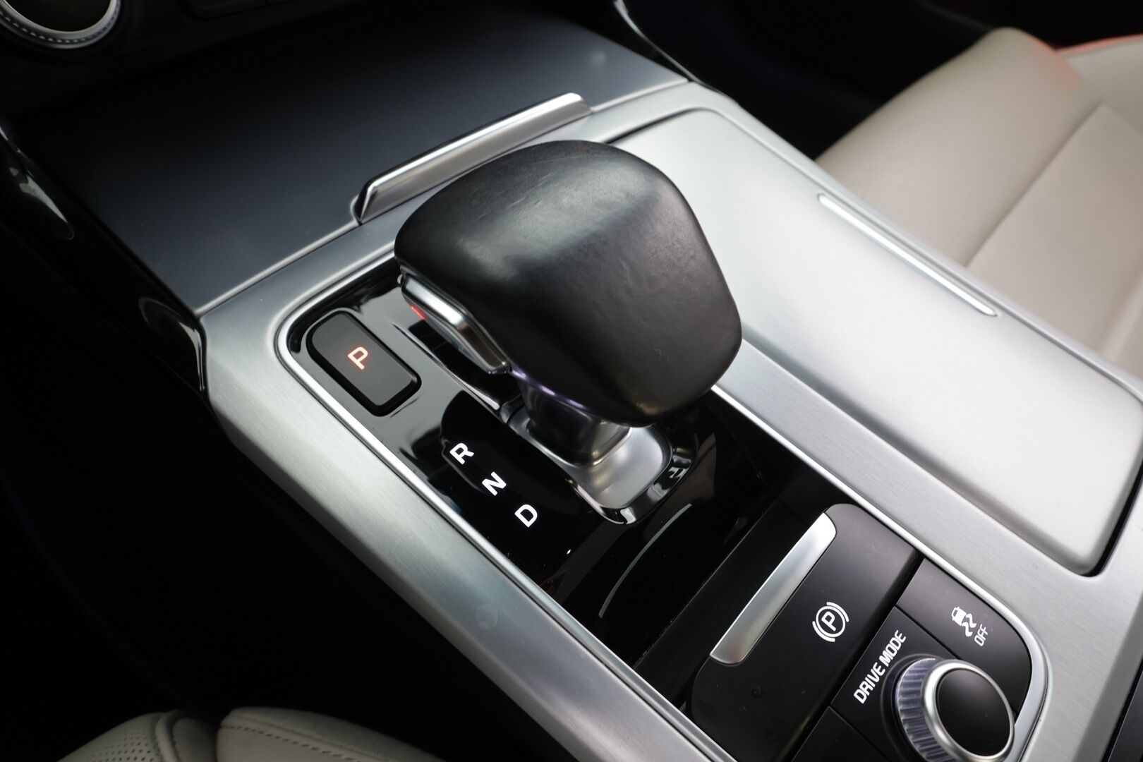 Kia Stinger 2019 3,3 T-GDI AWD GT A/T * ACC / 360° / H&K / HUD / Muistipenkki / LED / Navi / Ilmastoidut nahat / Lasikattoluukku  / KeylessGo * - Suomi-auto / Kahdet renkaat aluvanteilla / Merkkihuollettu