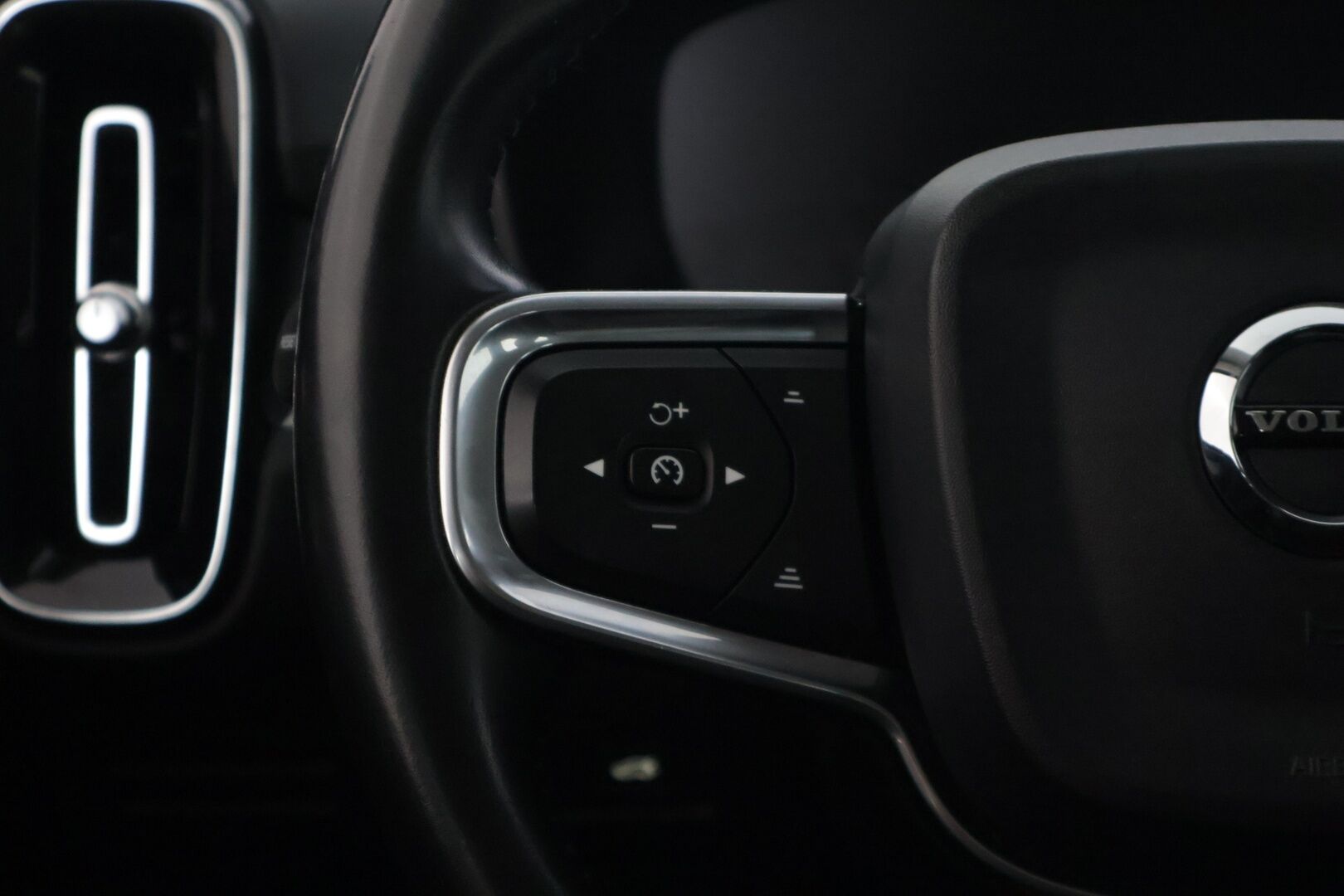 Volvo XC40 2020 D3 Business aut - | Suomi-auto | Vakionopeudensäädin | Navi | KeylessGo | Pysäköinti lämmitin | LED | Puolinahat | Peruutustutka | - KORKO VAIN 3,99 %