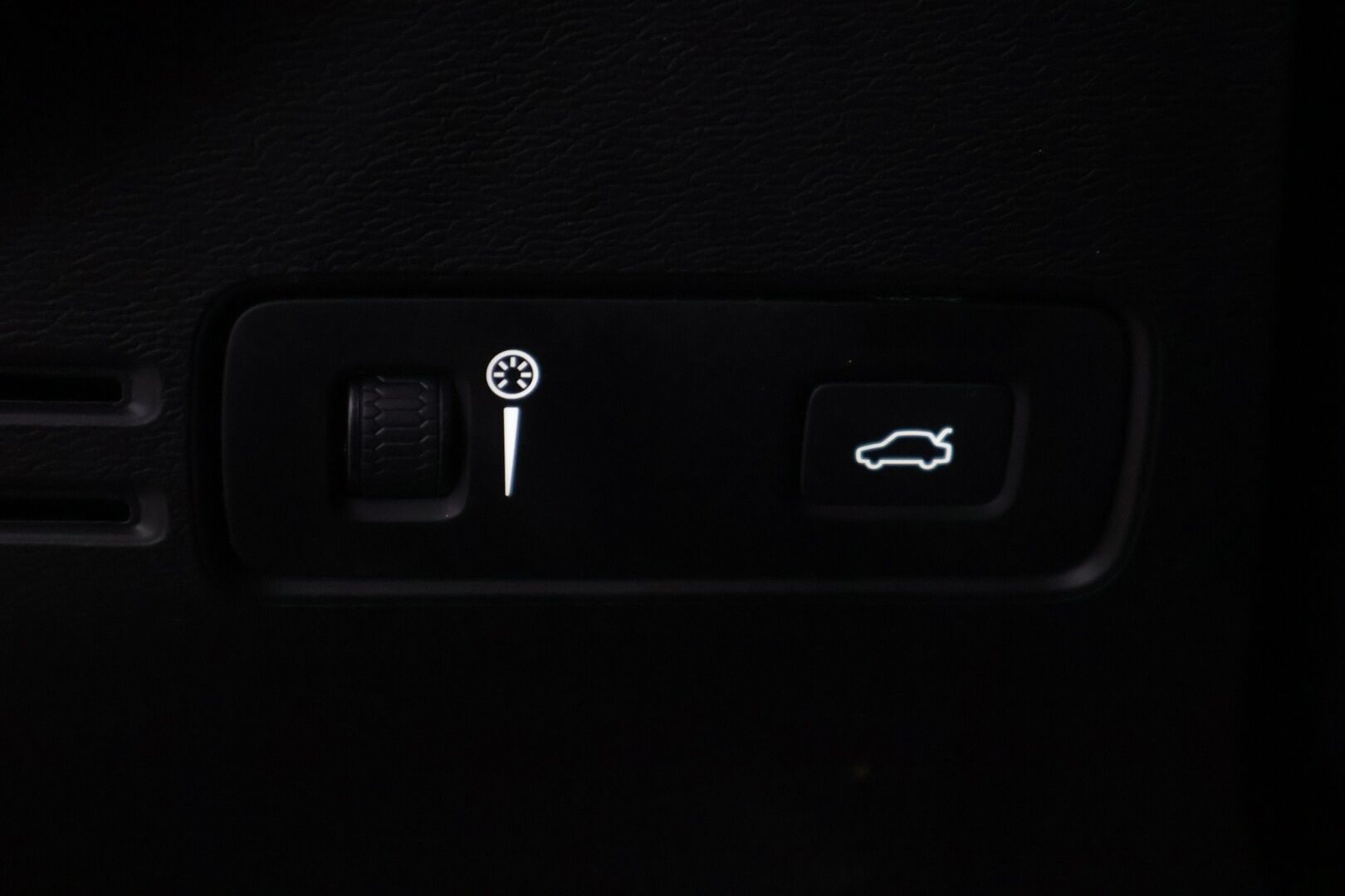 Volvo XC40 2020 D3 Business aut - | Suomi-auto | Vakionopeudensäädin | Navi | KeylessGo | Pysäköinti lämmitin | LED | Puolinahat | Peruutustutka | - KORKO VAIN 3,99 %