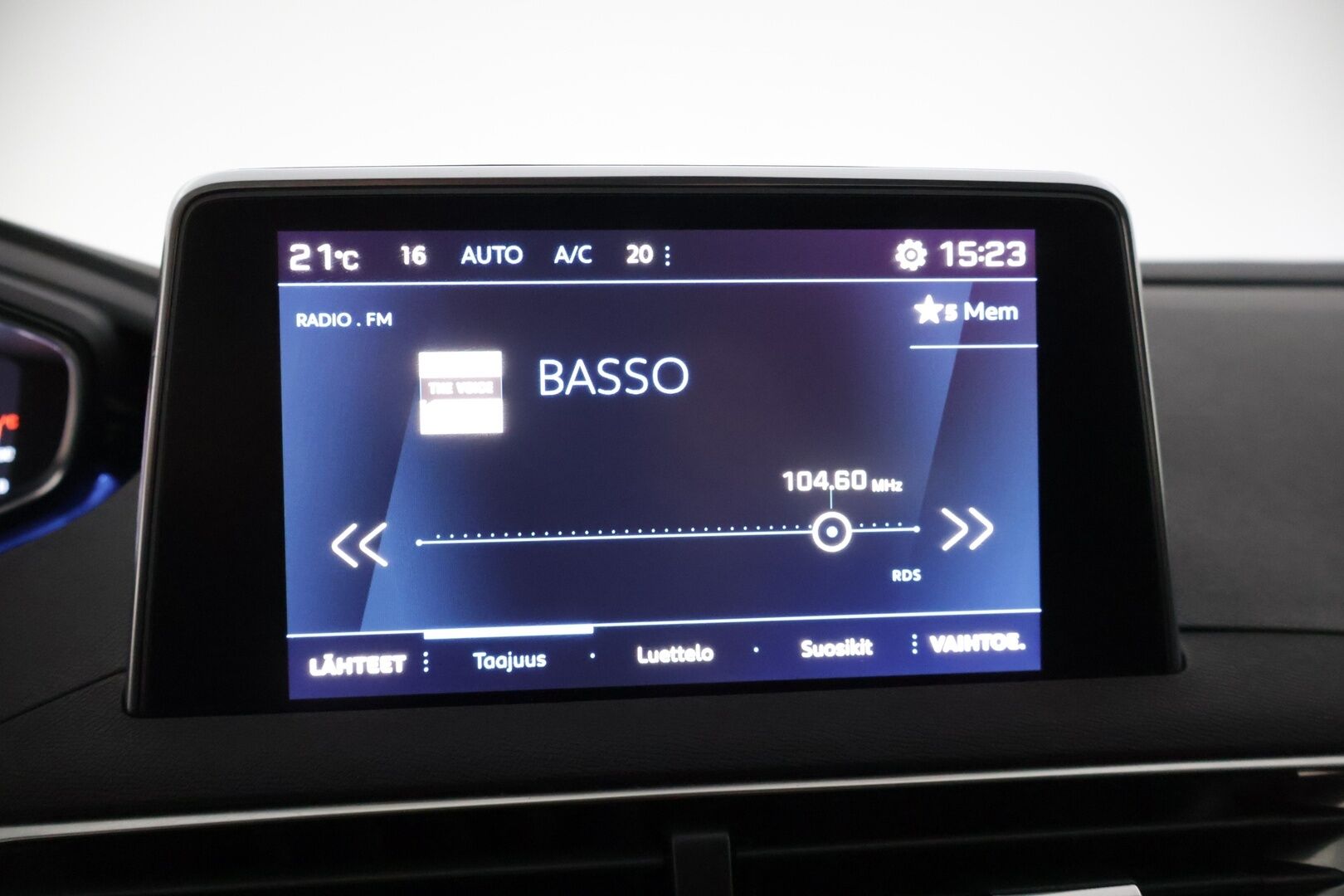 Peugeot 3008 2019 Allure PureTech 130 EAT8-automaatti * / Blis / Vetokoukku / Keyless / Muistipenkki / Sähkökontti / - Tyylikäs & pieni kulutuksinen / Varusteita löytyy / Jakopää tehty / Juuri huollettu & katsastettu valmiina ajoon /  