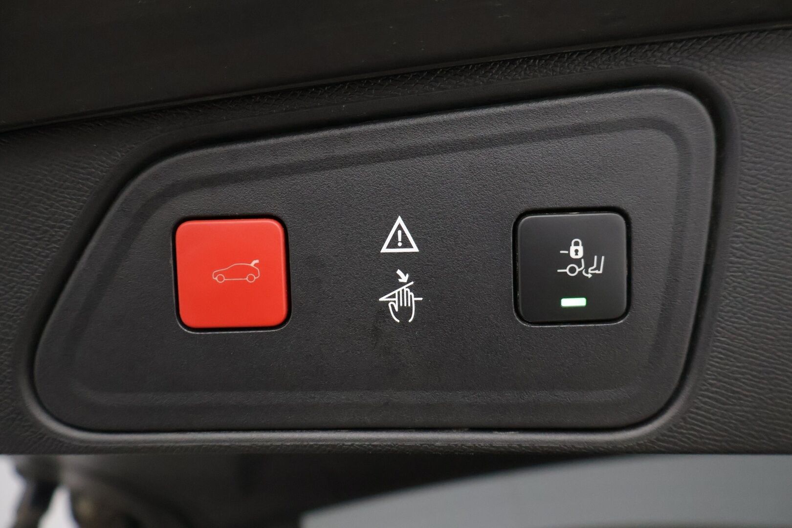 Peugeot 3008 2019 Allure PureTech 130 EAT8-automaatti * / Blis / Vetokoukku / Keyless / Muistipenkki / Sähkökontti / - Tyylikäs & pieni kulutuksinen / Varusteita löytyy / Jakopää tehty / Juuri huollettu & katsastettu valmiina ajoon /  