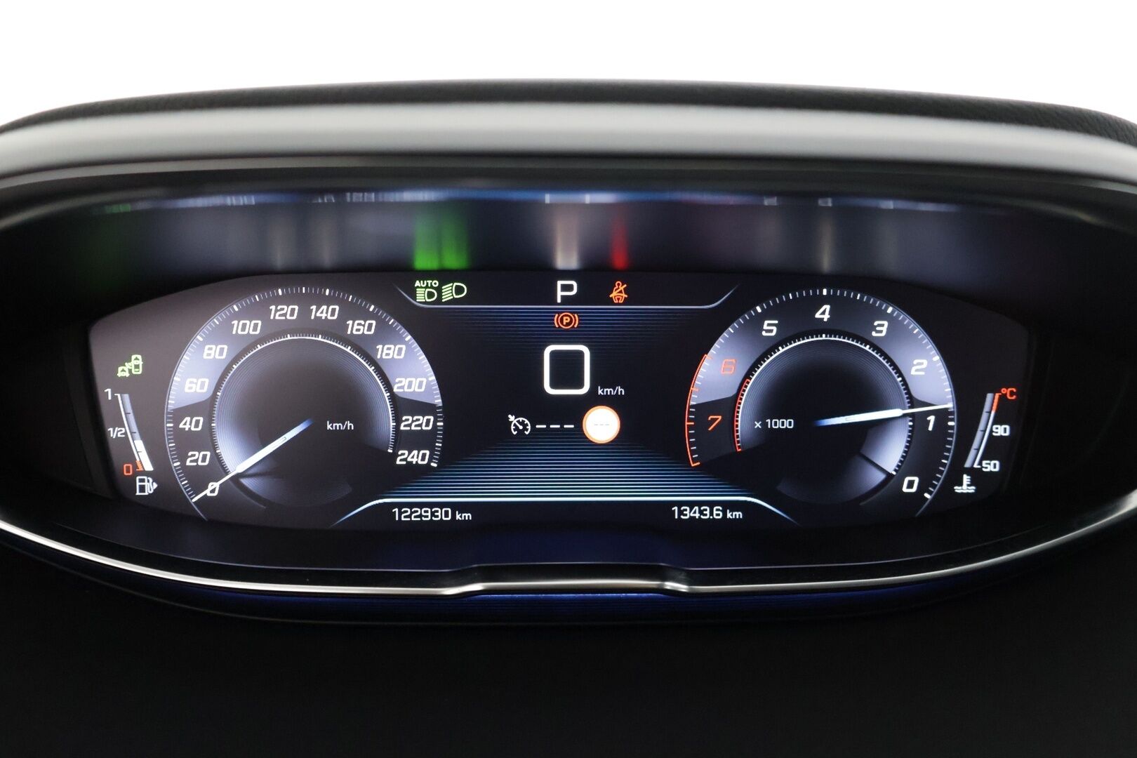 Peugeot 3008 2019 Allure PureTech 130 EAT8-automaatti * / Blis / Vetokoukku / Keyless / Muistipenkki / Sähkökontti / - Tyylikäs & pieni kulutuksinen / Varusteita löytyy / Jakopää tehty / Juuri huollettu & katsastettu valmiina ajoon /  