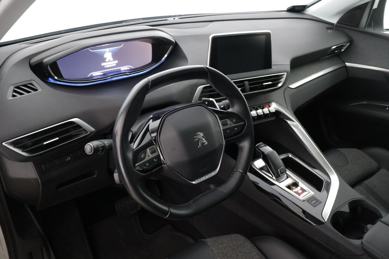 Peugeot 3008 2019 Allure PureTech 130 EAT8-automaatti * / Blis / Vetokoukku / Keyless / Muistipenkki / Sähkökontti / - Tyylikäs & pieni kulutuksinen / Varusteita löytyy / Jakopää tehty / Juuri huollettu & katsastettu valmiina ajoon /  