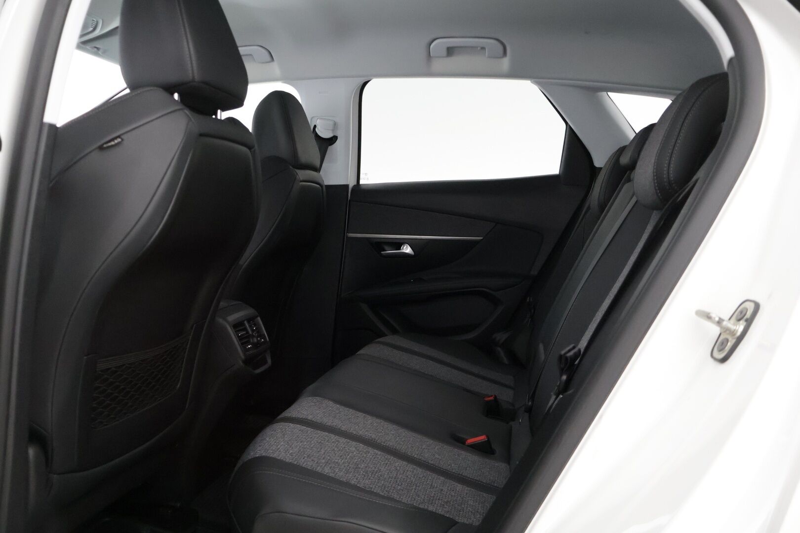Peugeot 3008 2019 Allure PureTech 130 EAT8-automaatti * / Blis / Vetokoukku / Keyless / Muistipenkki / Sähkökontti / - Tyylikäs & pieni kulutuksinen / Varusteita löytyy / Jakopää tehty / Juuri huollettu & katsastettu valmiina ajoon /  