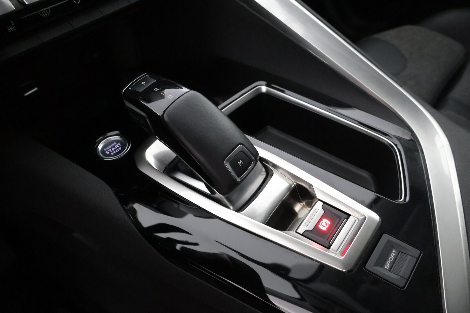 Peugeot 3008 2019 Allure PureTech 130 EAT8-automaatti * / Blis / Vetokoukku / Keyless / Muistipenkki / Sähkökontti / - Tyylikäs & pieni kulutuksinen / Varusteita löytyy / Jakopää tehty / Juuri huollettu & katsastettu valmiina ajoon /  