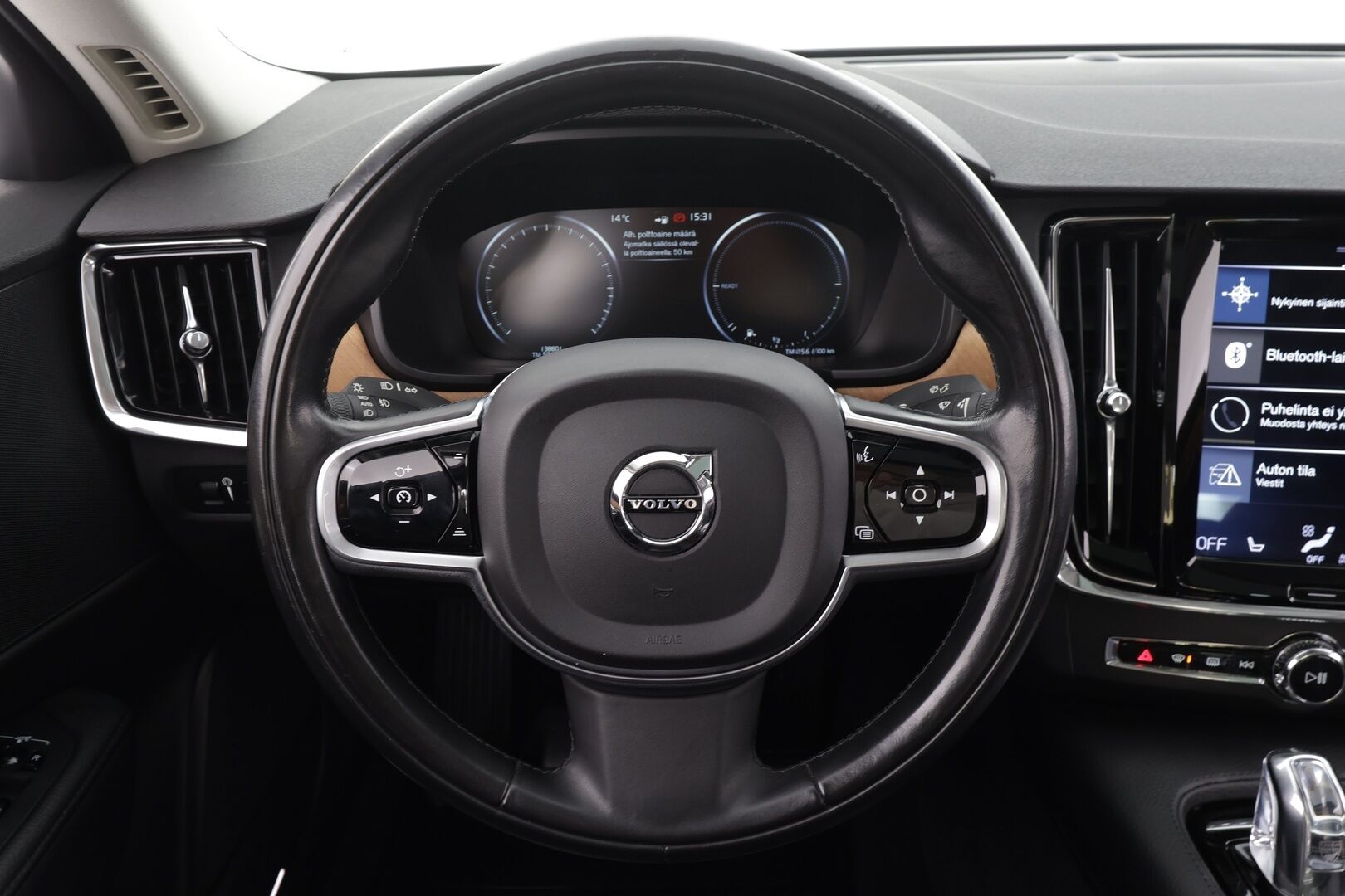 Volvo S90 2018 T8 AWD Business Inscription aut * ACC / P.kamera / Full LED / Navi / Muistipenkki / Lasikattoluukku / KeylessGo / Webasto / Koukku * - Kahdet renkaat aluvanteilla - HULLU BLACKWEEK KORKOTARJOUS 2,49%