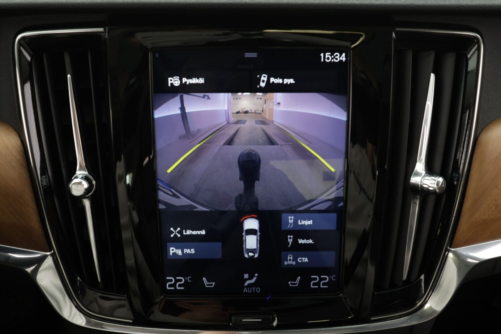 Volvo S90 2018 T8 AWD Business Inscription aut * ACC / P.kamera / Full LED / Navi / Muistipenkki / Lasikattoluukku / KeylessGo / Webasto / Koukku * - Kahdet renkaat aluvanteilla - HULLU BLACKWEEK KORKOTARJOUS 2,49%