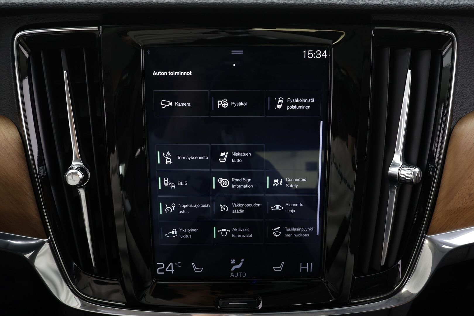 Volvo S90 2018 T8 AWD Business Inscription aut * ACC / P.kamera / Full LED / Navi / Muistipenkki / Lasikattoluukku / KeylessGo / Webasto / Koukku * - Kahdet renkaat aluvanteilla - HULLU BLACKWEEK KORKOTARJOUS 2,49%