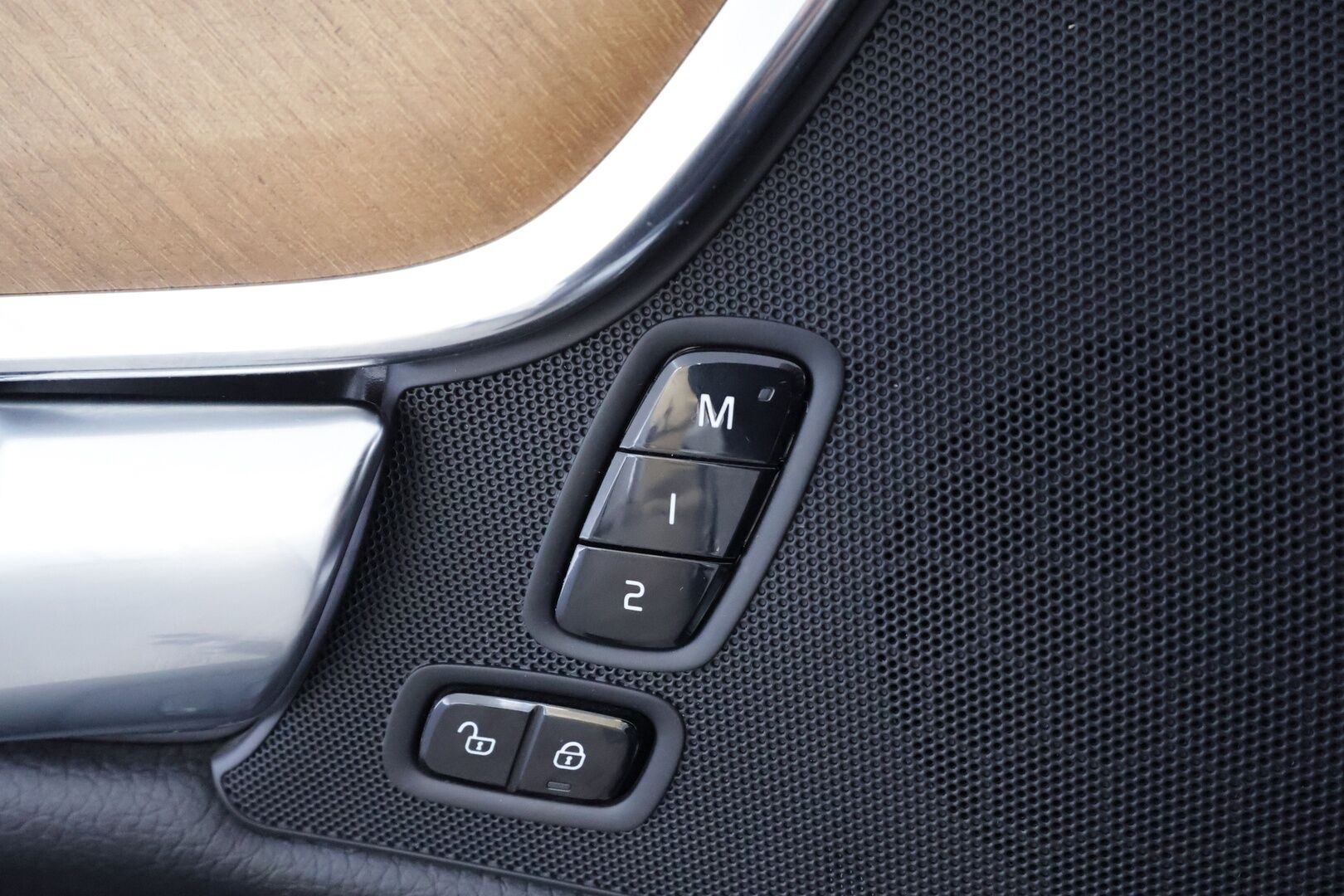 Volvo S90 2018 T8 AWD Business Inscription aut * ACC / P.kamera / Full LED / Navi / Muistipenkki / Lasikattoluukku / KeylessGo / Webasto / Koukku * - Kahdet renkaat aluvanteilla - HULLU BLACKWEEK KORKOTARJOUS 2,49%