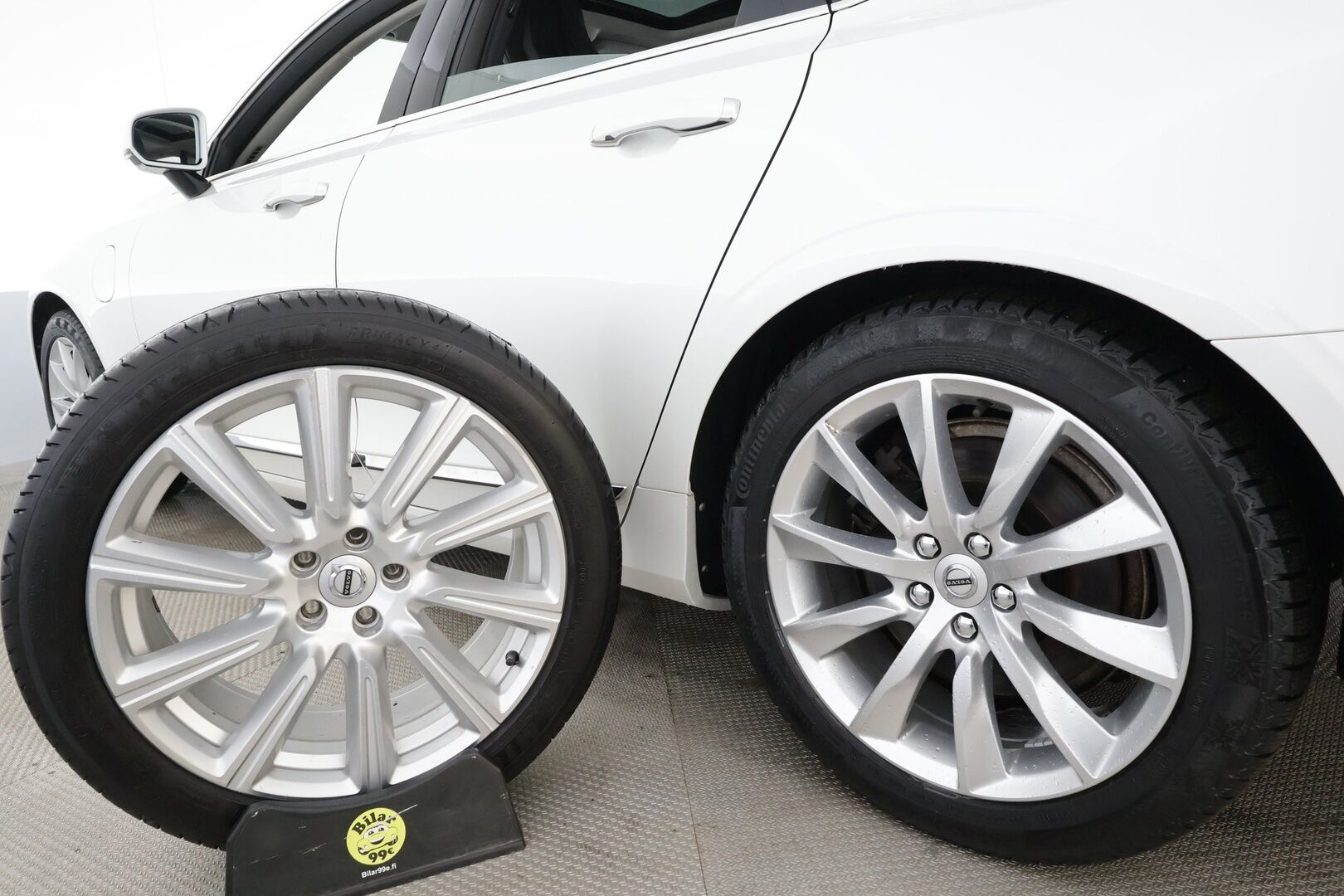 Volvo S90 2018 T8 AWD Business Inscription aut * ACC / P.kamera / Full LED / Navi / Muistipenkki / Lasikattoluukku / KeylessGo / Webasto / Koukku * - Kahdet renkaat aluvanteilla - HULLU BLACKWEEK KORKOTARJOUS 2,49%