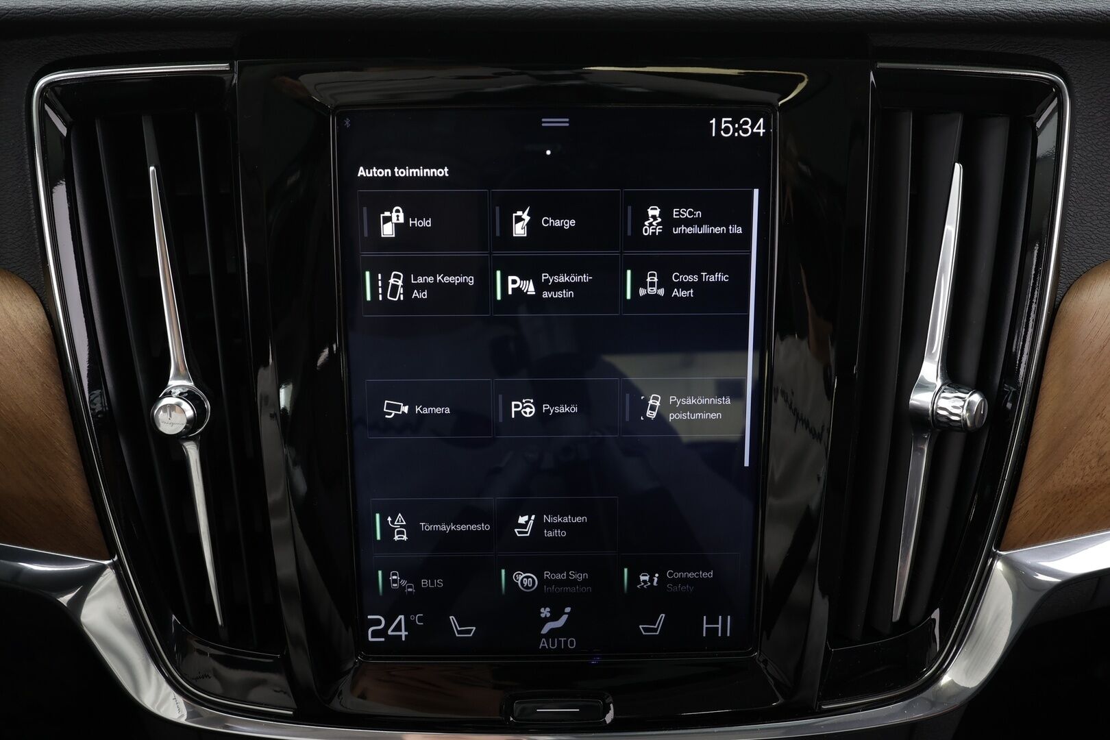 Volvo S90 2018 T8 AWD Business Inscription aut * ACC / P.kamera / Full LED / Navi / Muistipenkki / Lasikattoluukku / KeylessGo / Webasto / Koukku * - Kahdet renkaat aluvanteilla - HULLU BLACKWEEK KORKOTARJOUS 2,49%