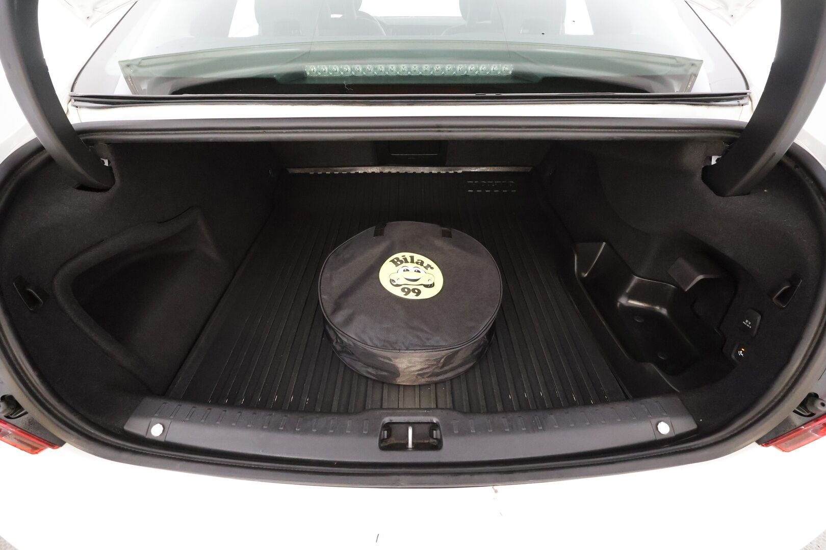 Volvo S90 2018 T8 AWD Business Inscription aut * ACC / P.kamera / Full LED / Navi / Muistipenkki / Lasikattoluukku / KeylessGo / Webasto / Koukku * - Kahdet renkaat aluvanteilla - HULLU BLACKWEEK KORKOTARJOUS 2,49%