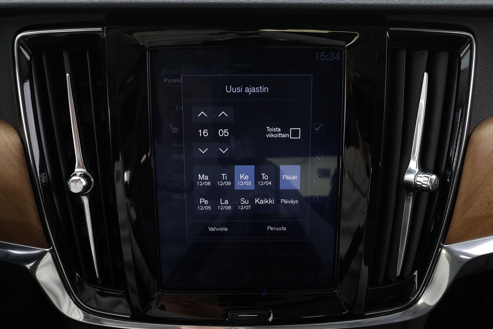 Volvo S90 2018 T8 AWD Business Inscription aut * ACC / P.kamera / Full LED / Navi / Muistipenkki / Lasikattoluukku / KeylessGo / Webasto / Koukku * - Kahdet renkaat aluvanteilla - HULLU BLACKWEEK KORKOTARJOUS 2,49%