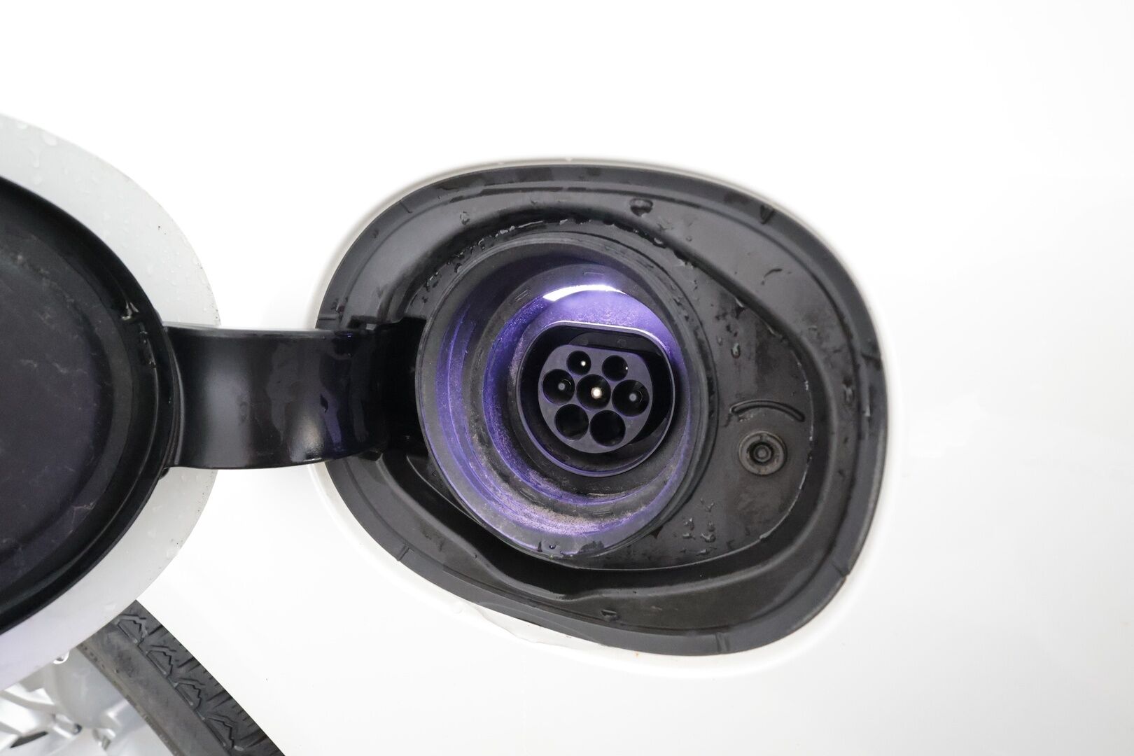 Volvo S90 2018 T8 AWD Business Inscription aut * ACC / P.kamera / Full LED / Navi / Muistipenkki / Lasikattoluukku / KeylessGo / Webasto / Koukku * - Kahdet renkaat aluvanteilla - HULLU BLACKWEEK KORKOTARJOUS 2,49%