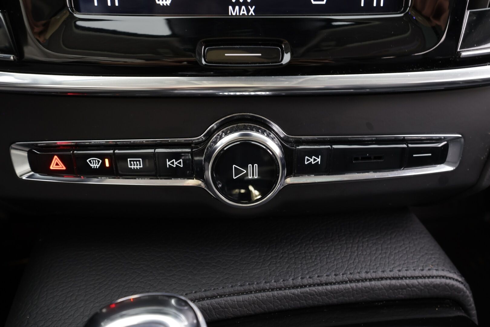 Volvo S90 2018 T8 AWD Business Inscription aut * ACC / P.kamera / Full LED / Navi / Muistipenkki / Lasikattoluukku / KeylessGo / Webasto / Koukku * - Kahdet renkaat aluvanteilla - HULLU BLACKWEEK KORKOTARJOUS 2,49%