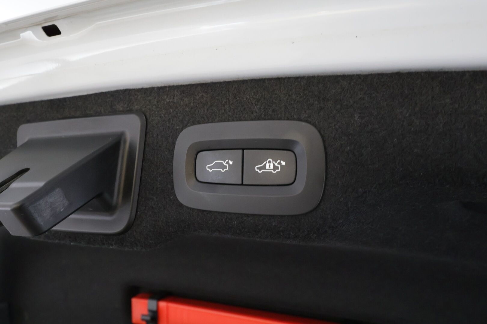 Volvo S90 2018 T8 AWD Business Inscription aut * ACC / P.kamera / Full LED / Navi / Muistipenkki / Lasikattoluukku / KeylessGo / Webasto / Koukku * - Kahdet renkaat aluvanteilla - HULLU BLACKWEEK KORKOTARJOUS 2,49%