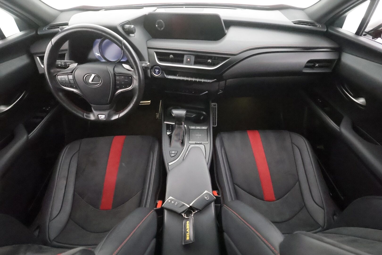 Lexus UX 2019 250h AWD F Sport - | ACC | HUD | Sähköpenkit | Nahka-alcantara | Keyless | P.kamera | Lämm. ohjauspyörä | Sähkökontti | Merkkihuollot | 