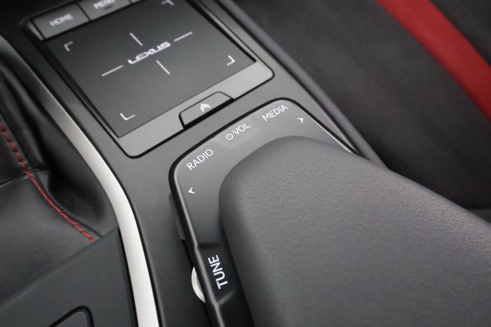 Lexus UX 2019 250h AWD F Sport - | ACC | HUD | Sähköpenkit | Nahka-alcantara | Keyless | P.kamera | Lämm. ohjauspyörä | Sähkökontti | Merkkihuollot | 