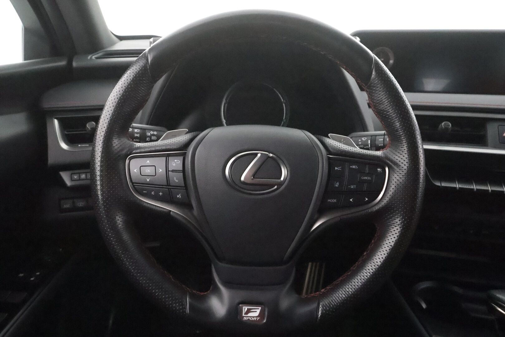 Lexus UX 2019 250h AWD F Sport - | ACC | HUD | Sähköpenkit | Nahka-alcantara | Keyless | P.kamera | Lämm. ohjauspyörä | Sähkökontti | Merkkihuollot | 