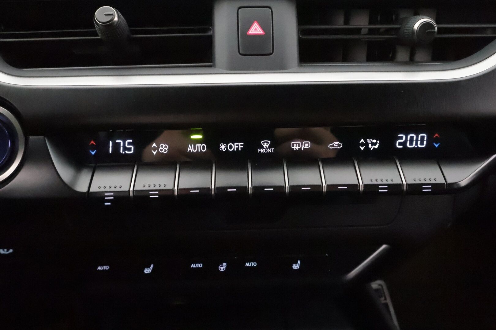 Lexus UX 2019 250h AWD F Sport - | ACC | HUD | Sähköpenkit | Nahka-alcantara | Keyless | P.kamera | Lämm. ohjauspyörä | Sähkökontti | Merkkihuollot | 
