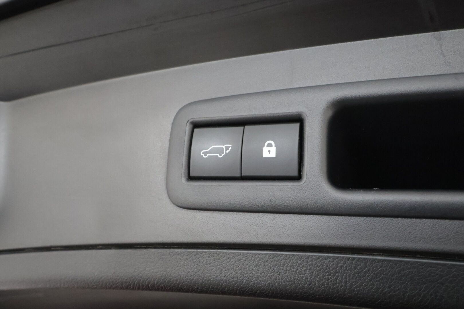 Lexus UX 2019 250h AWD F Sport - | ACC | HUD | Sähköpenkit | Nahka-alcantara | Keyless | P.kamera | Lämm. ohjauspyörä | Sähkökontti | Merkkihuollot | 